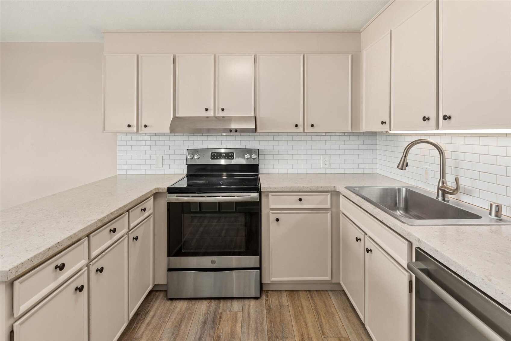 525 Belmont Avenue E Unit: 3C