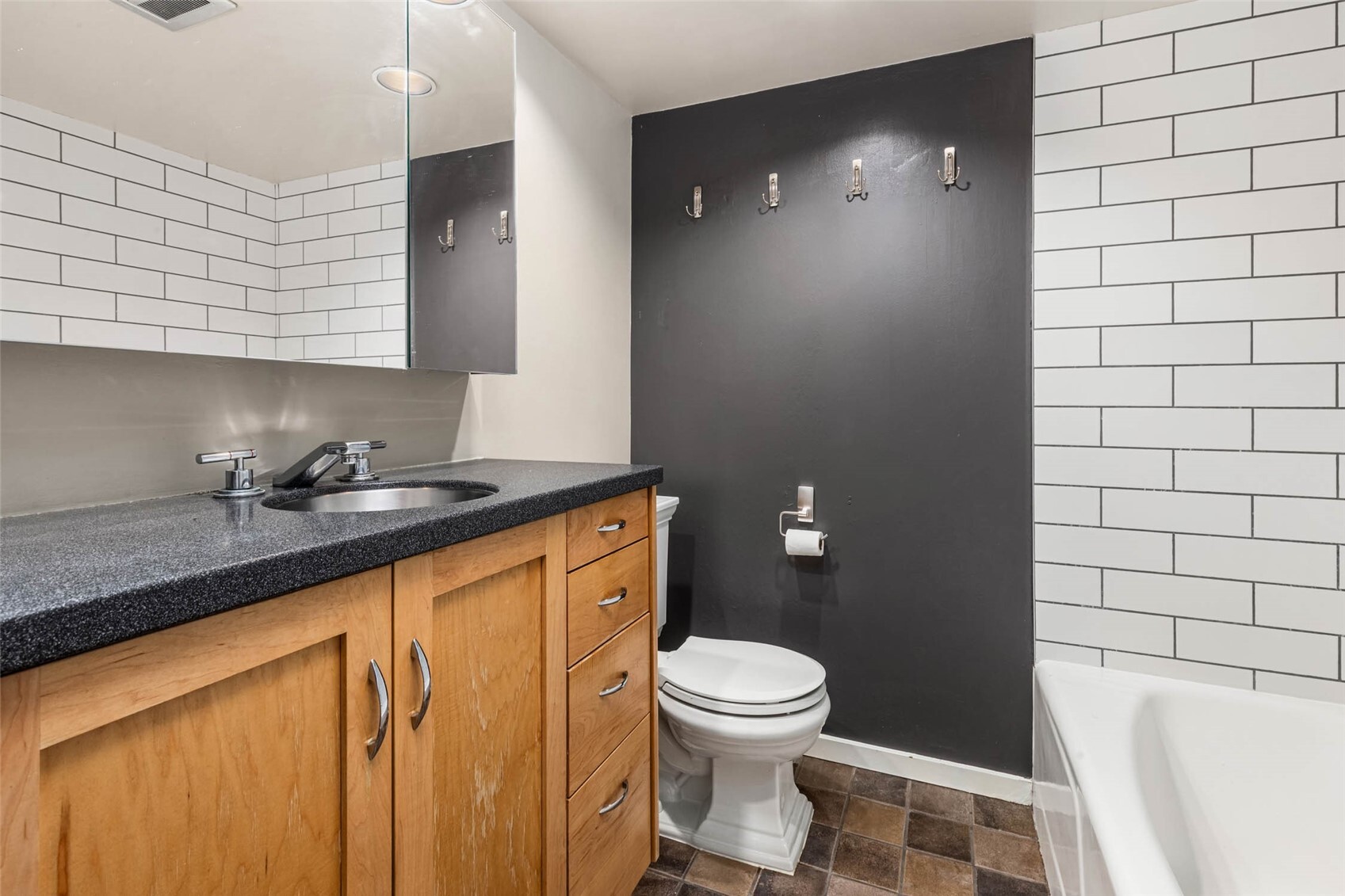 525 Belmont Avenue E Unit: 3C