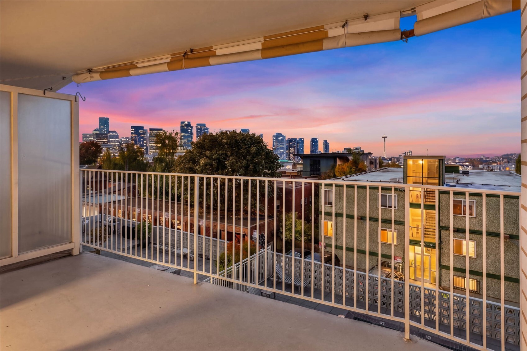 525 Belmont Avenue E Unit: 3C