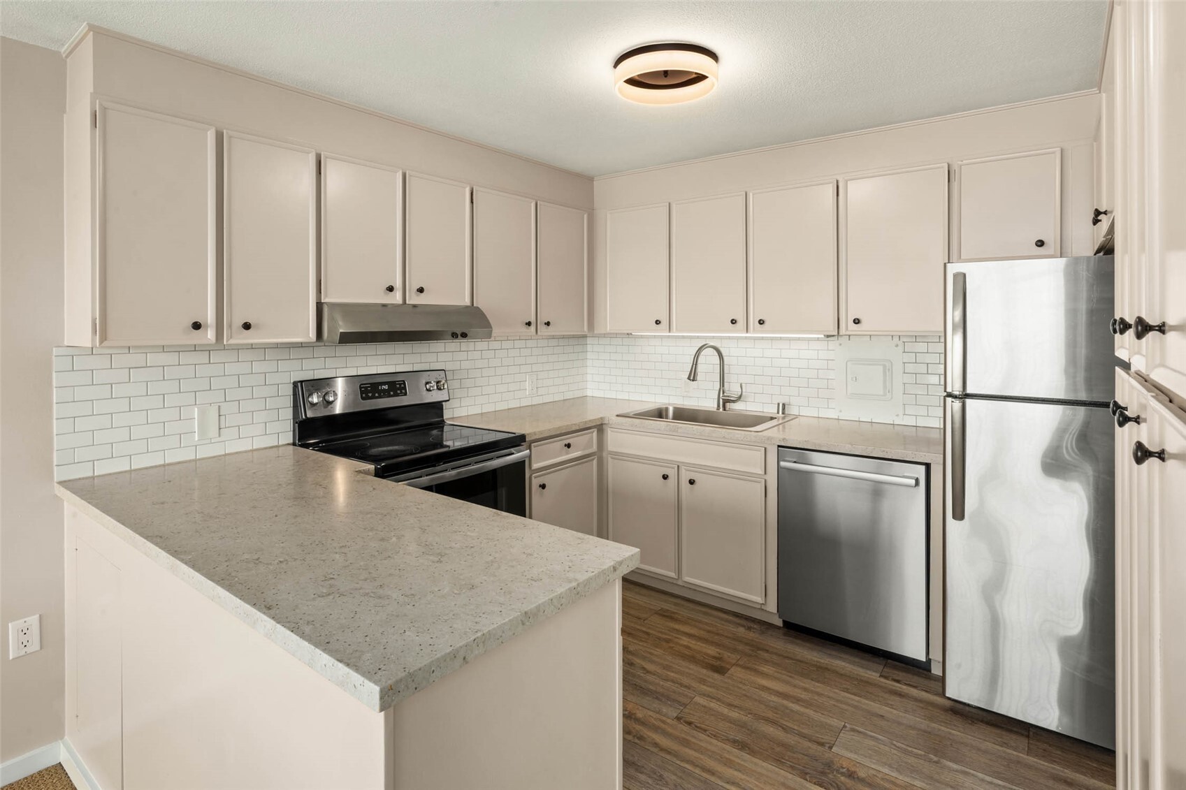 525 Belmont Avenue E Unit: 3C