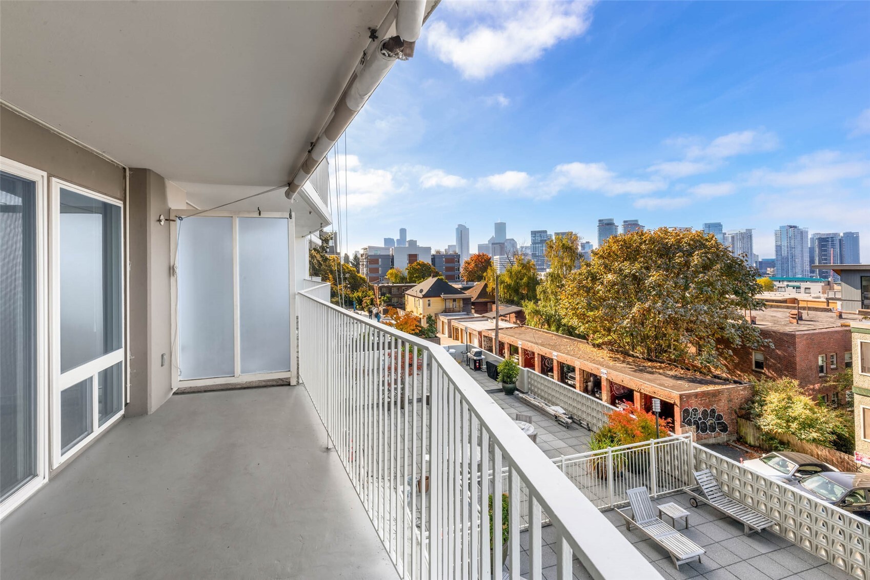 525 Belmont Avenue E Unit: 3C
