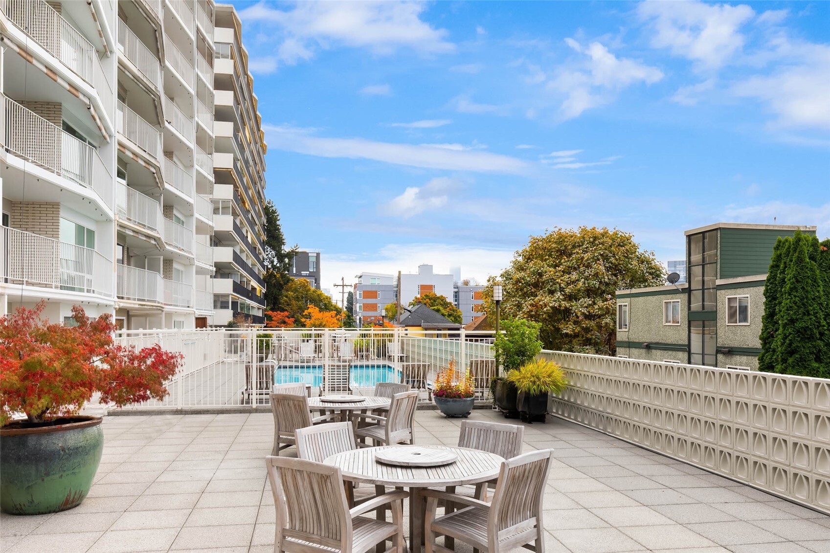 525 Belmont Avenue E Unit: 3C