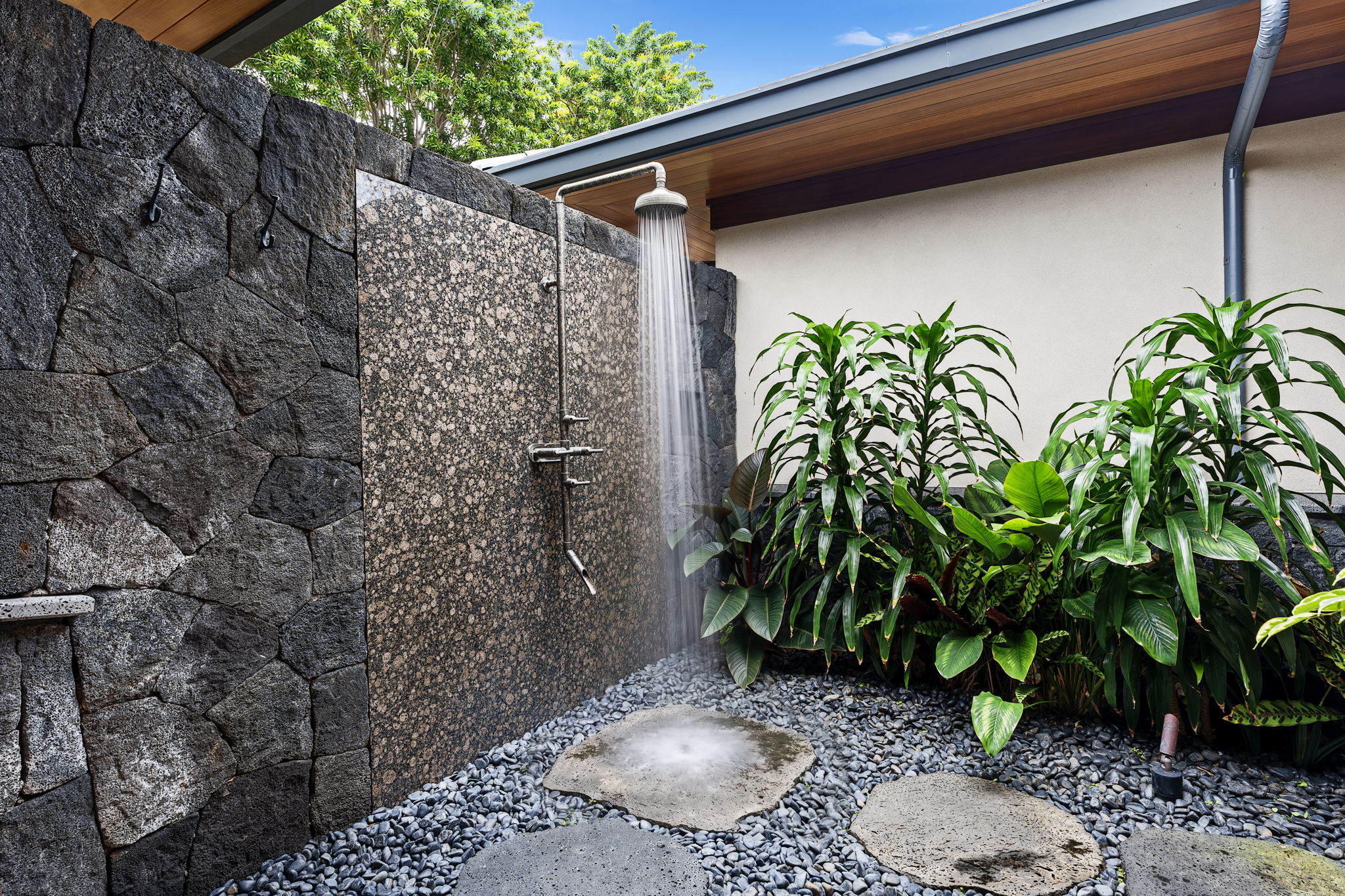 81-555 KAIUE ST