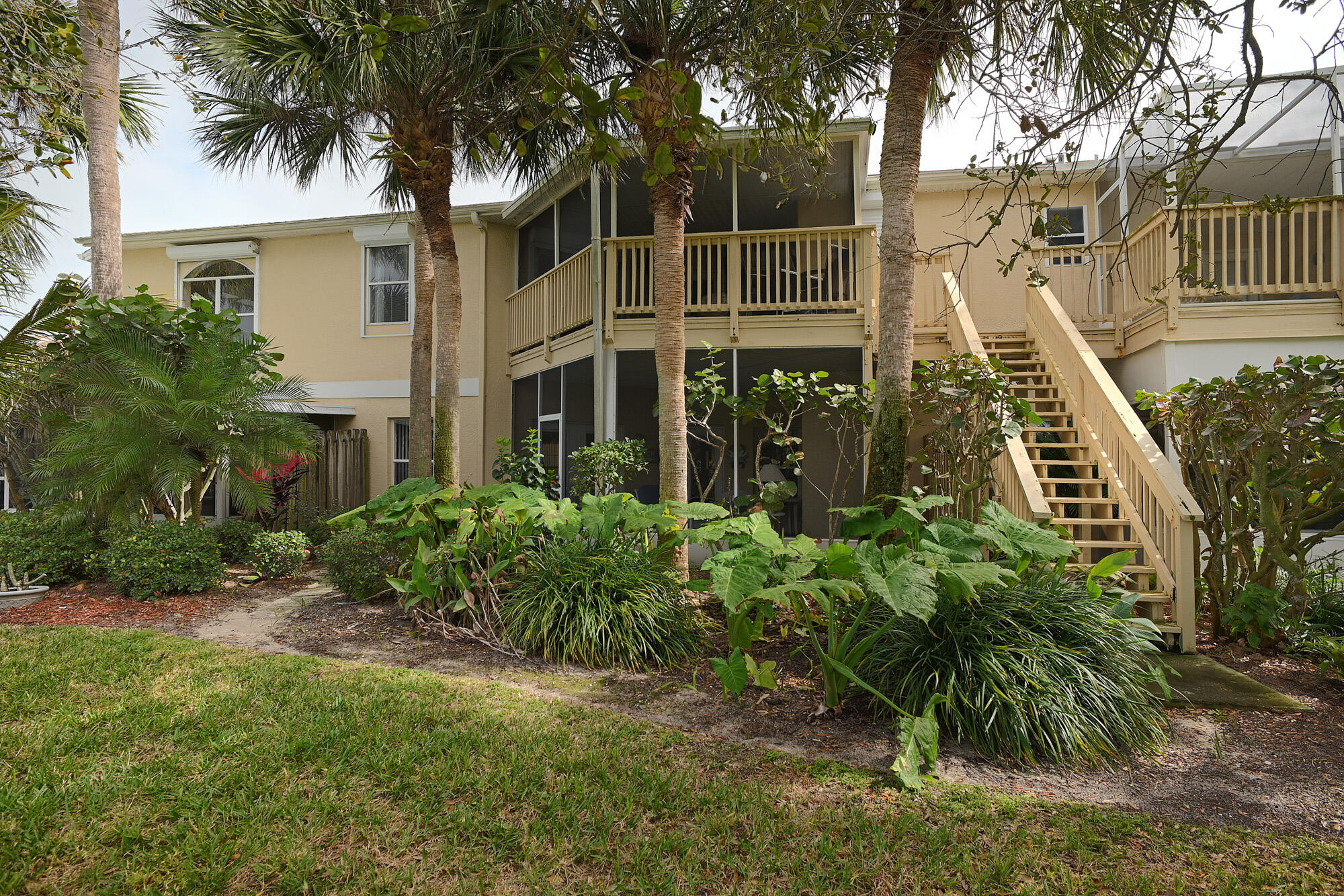 111 La Costa Street, 604