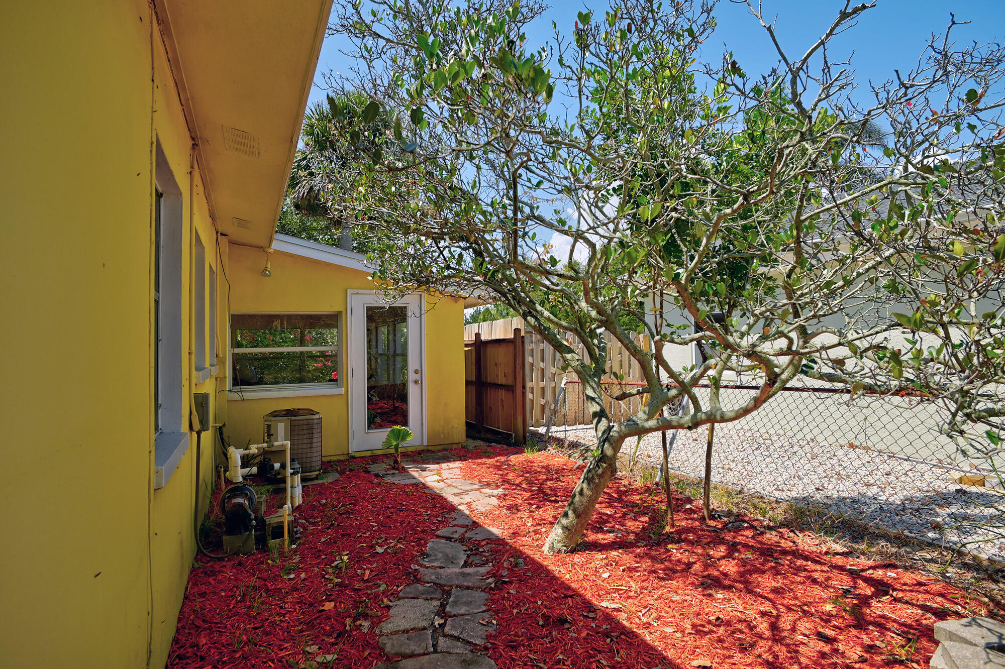 218 6th Avenue