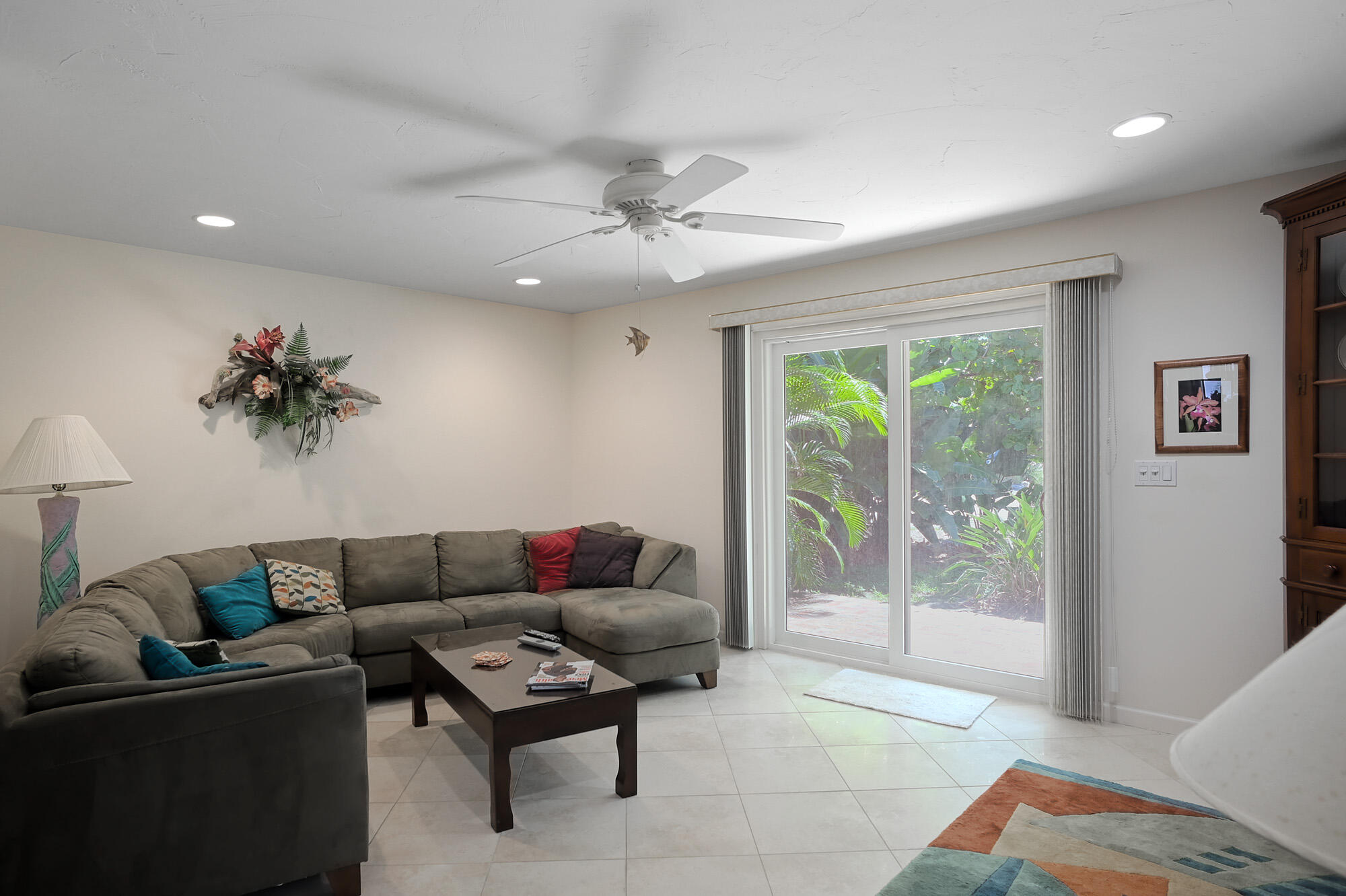 200 3rd Avenue, 6