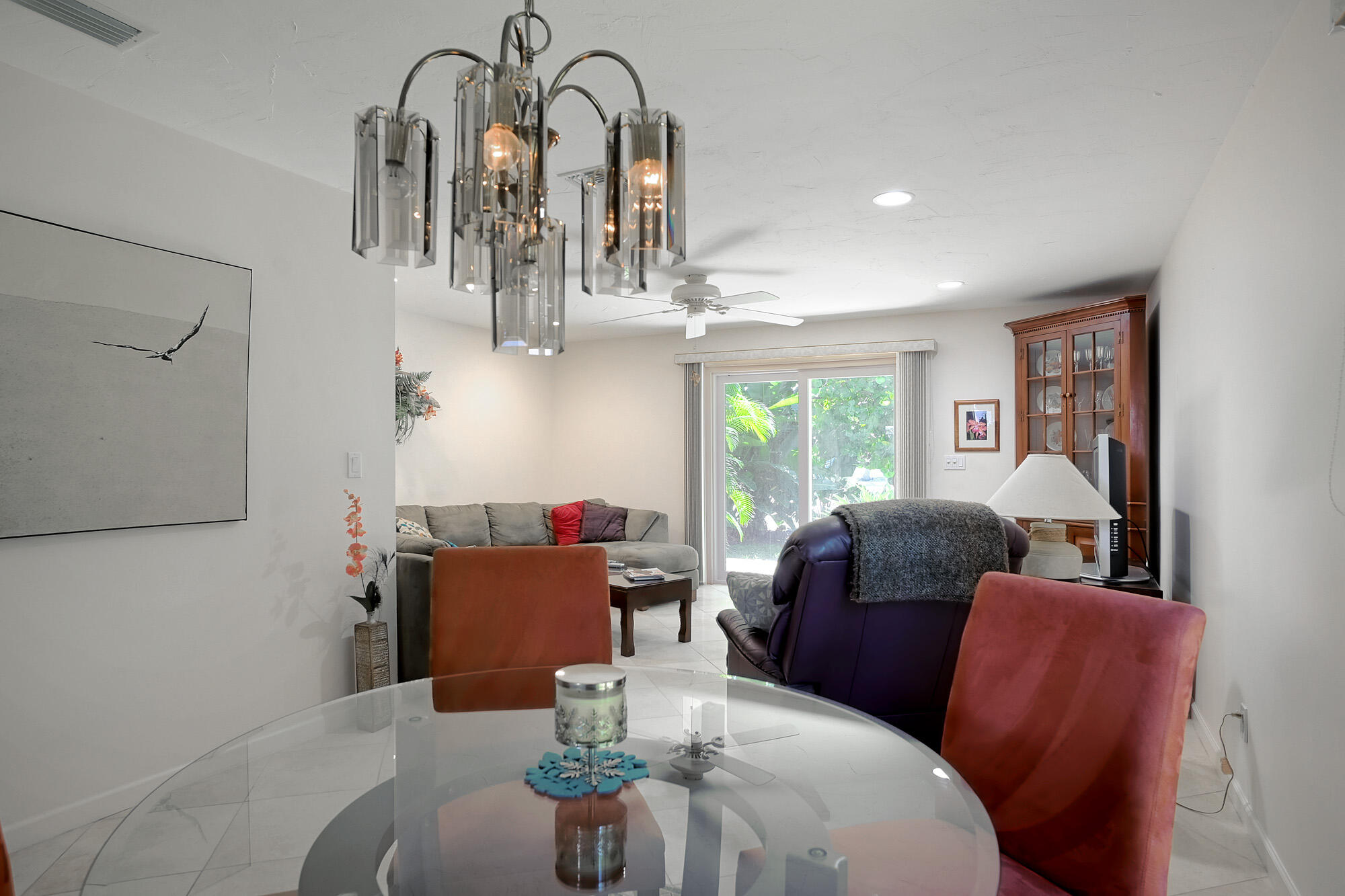 200 3rd Avenue, 6