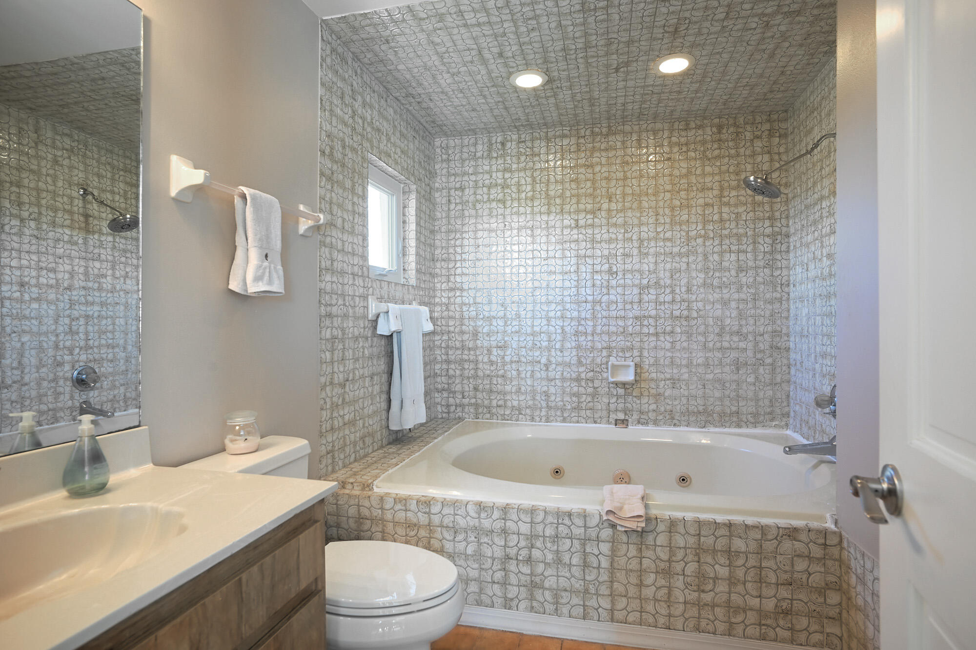 200 3rd Avenue, 6