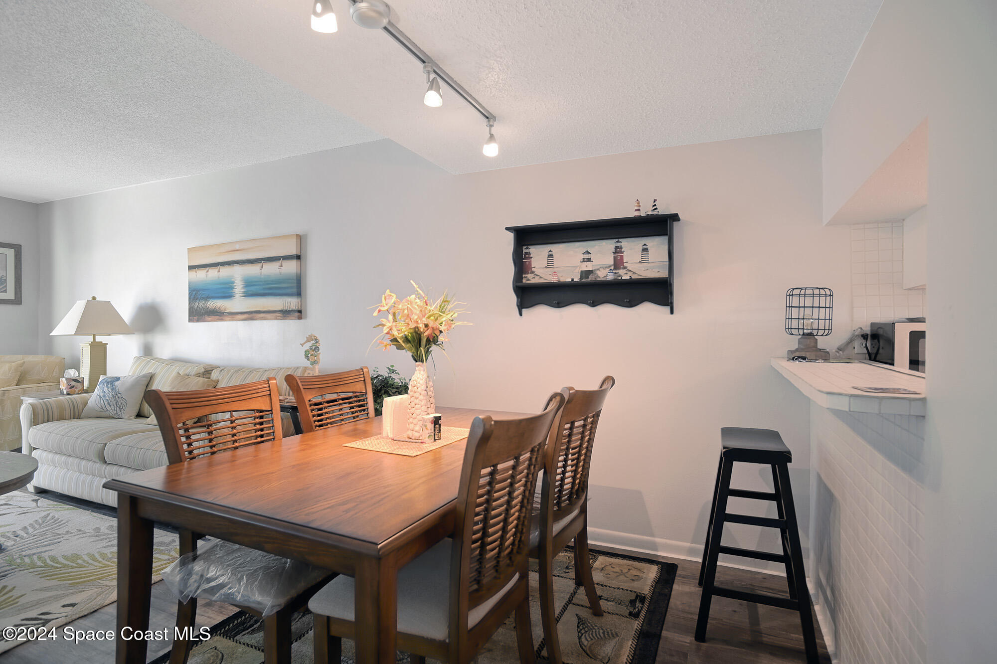 180 Paradise Boulevard 18012