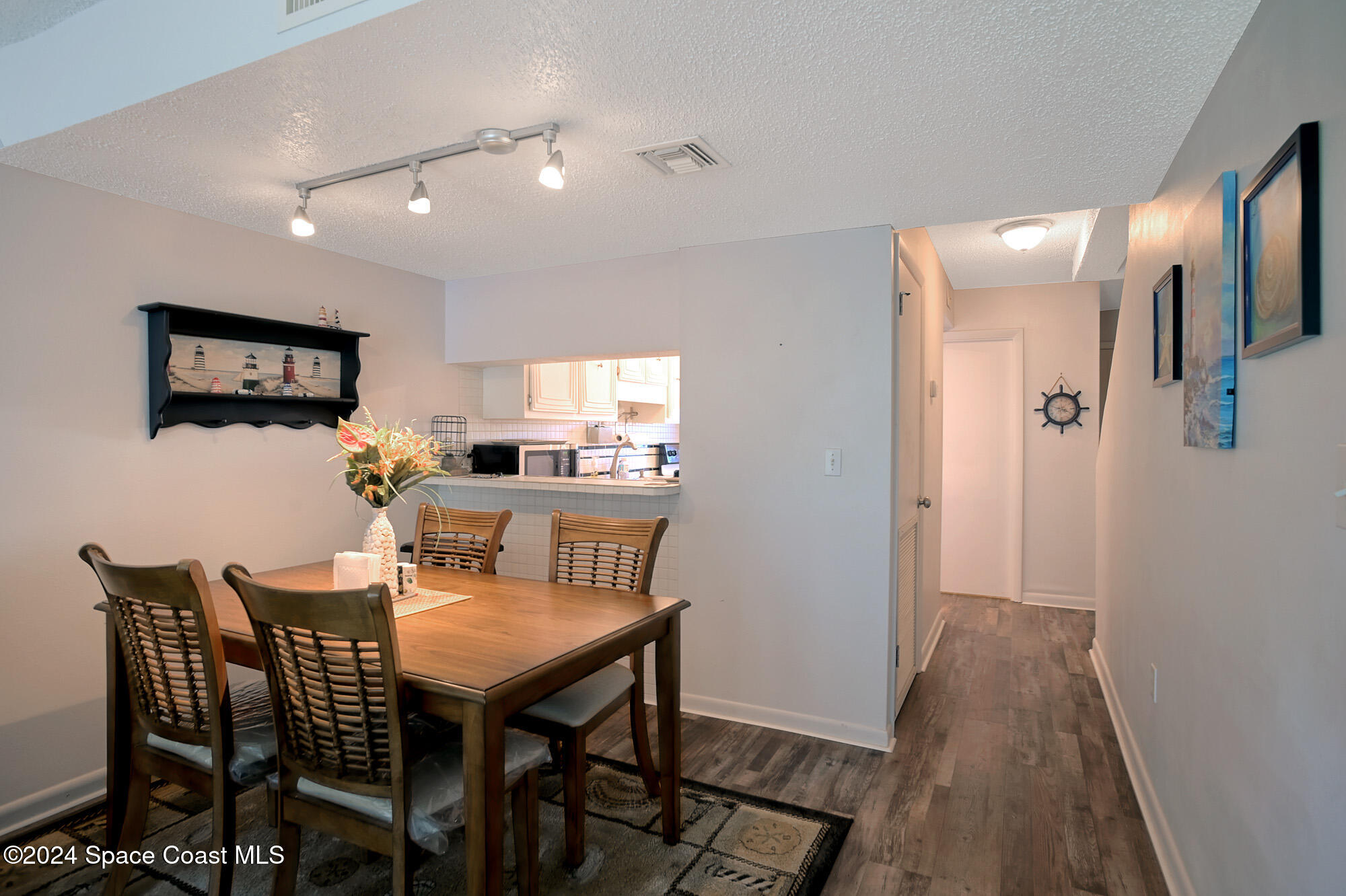 180 Paradise Boulevard 18012