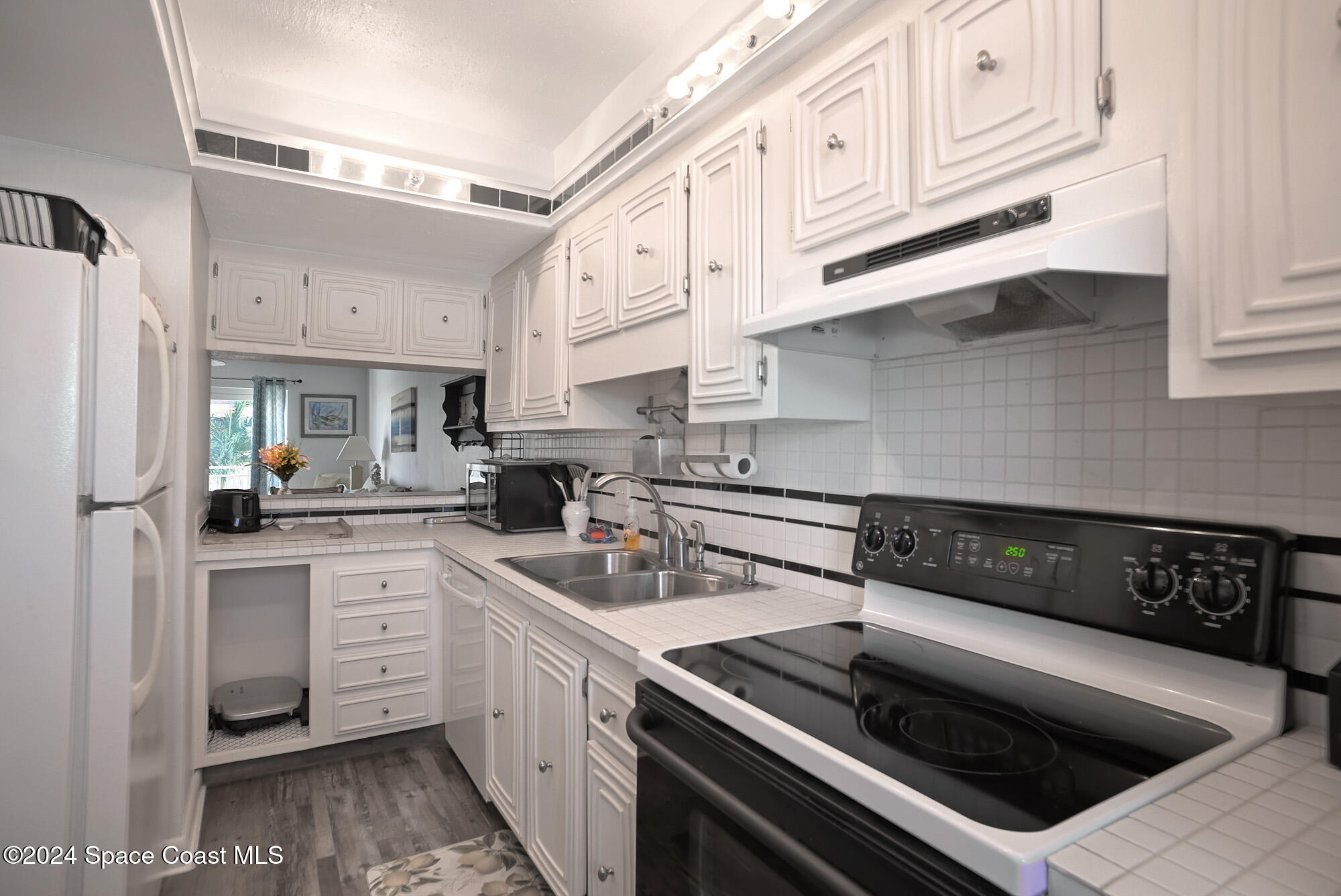 180 Paradise Boulevard 18012