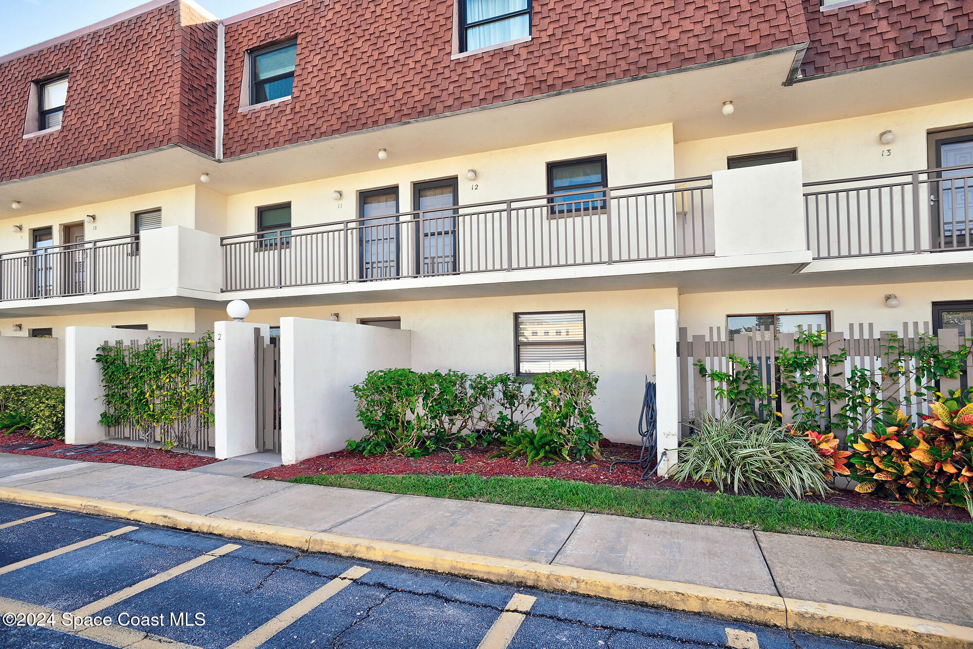 180 Paradise Boulevard 18012