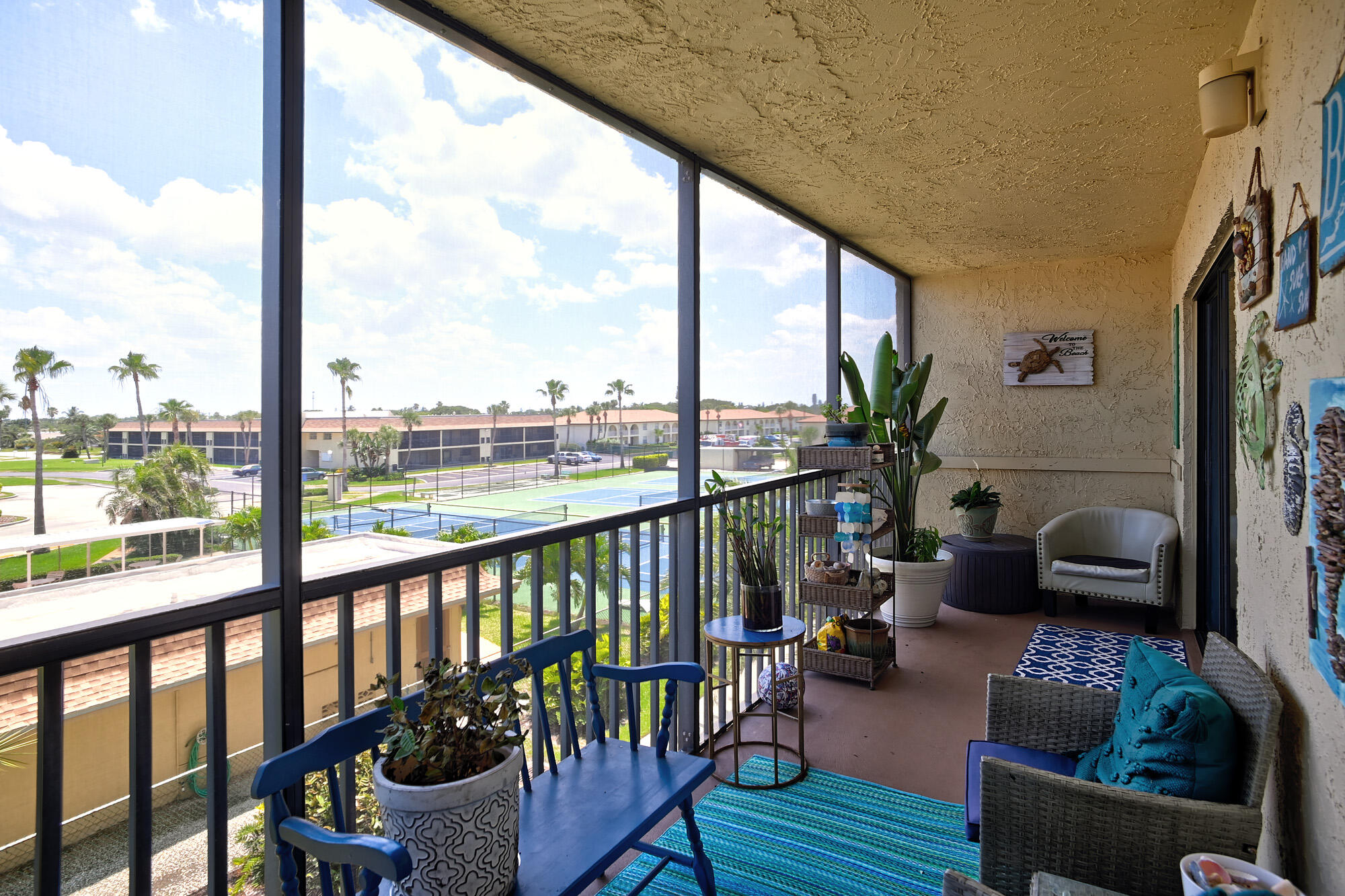 500 Palm Springs Boulevard, 305