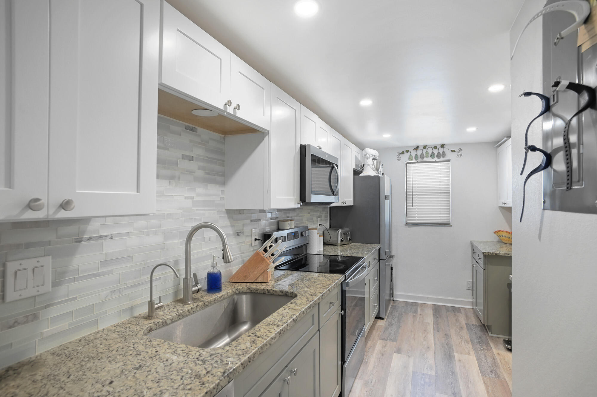 500 Palm Springs Boulevard, 305