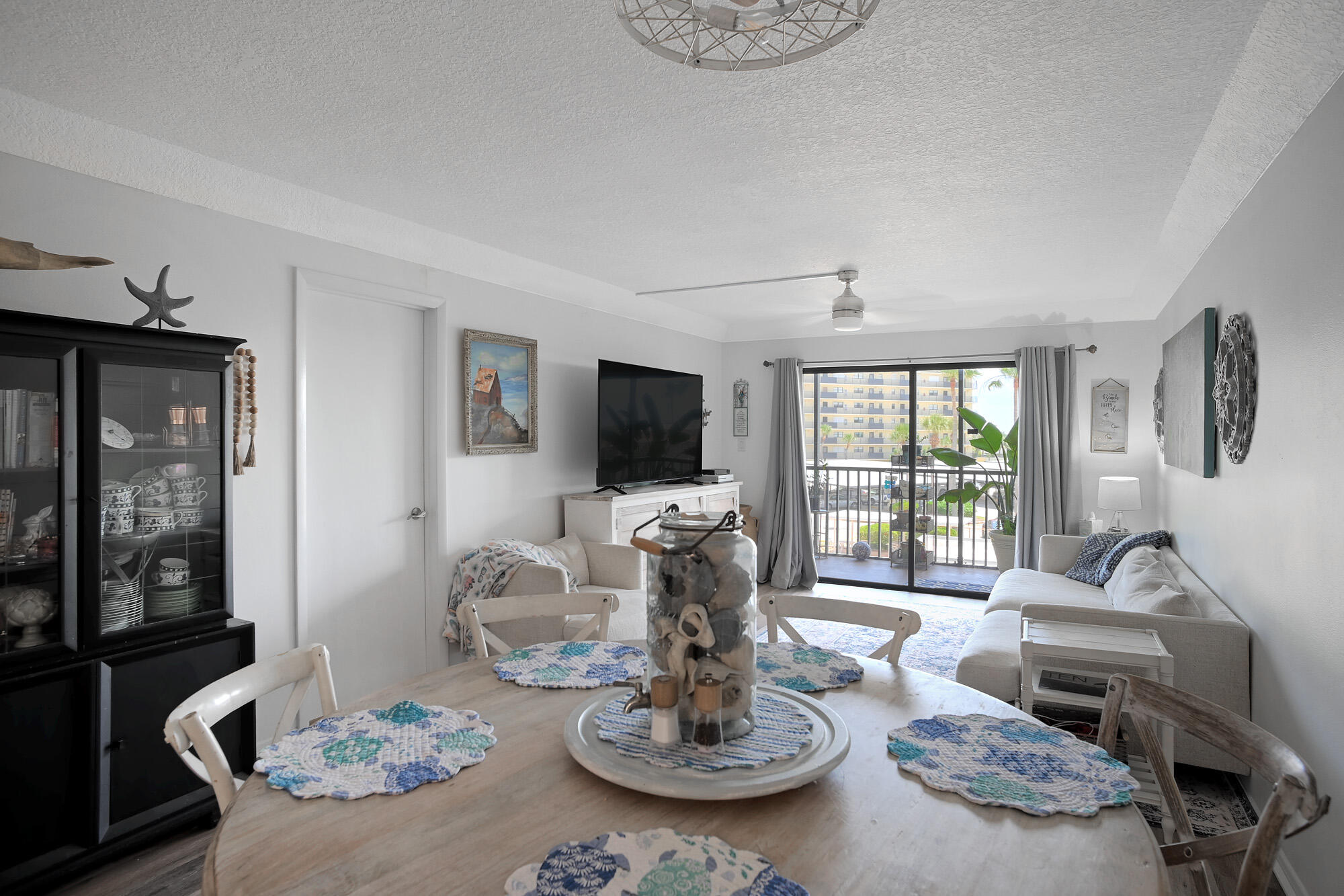 500 Palm Springs Boulevard, 305