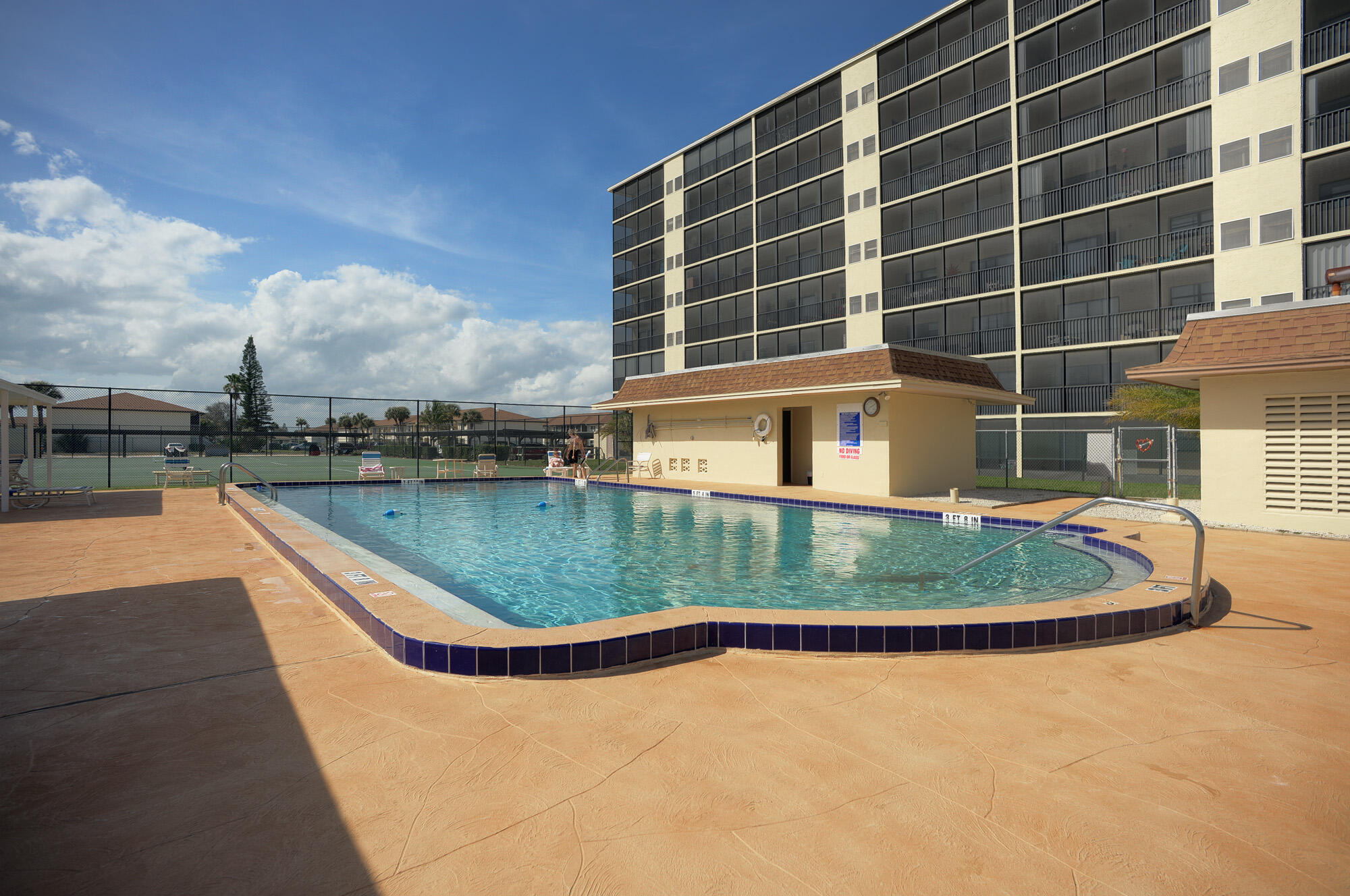 500 Palm Springs Boulevard, 305