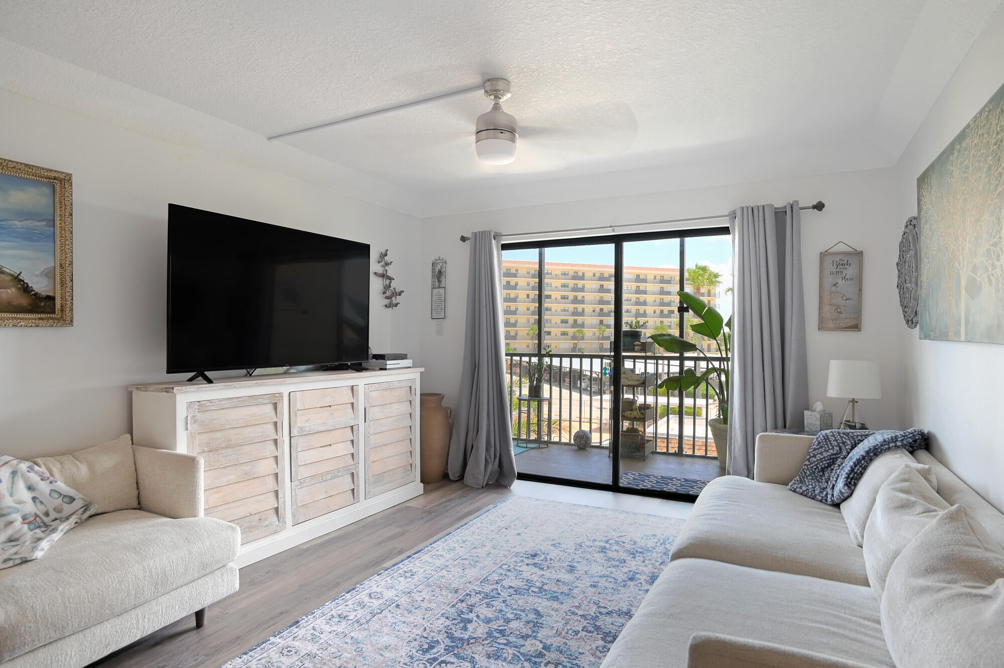 500 Palm Springs Boulevard, 305