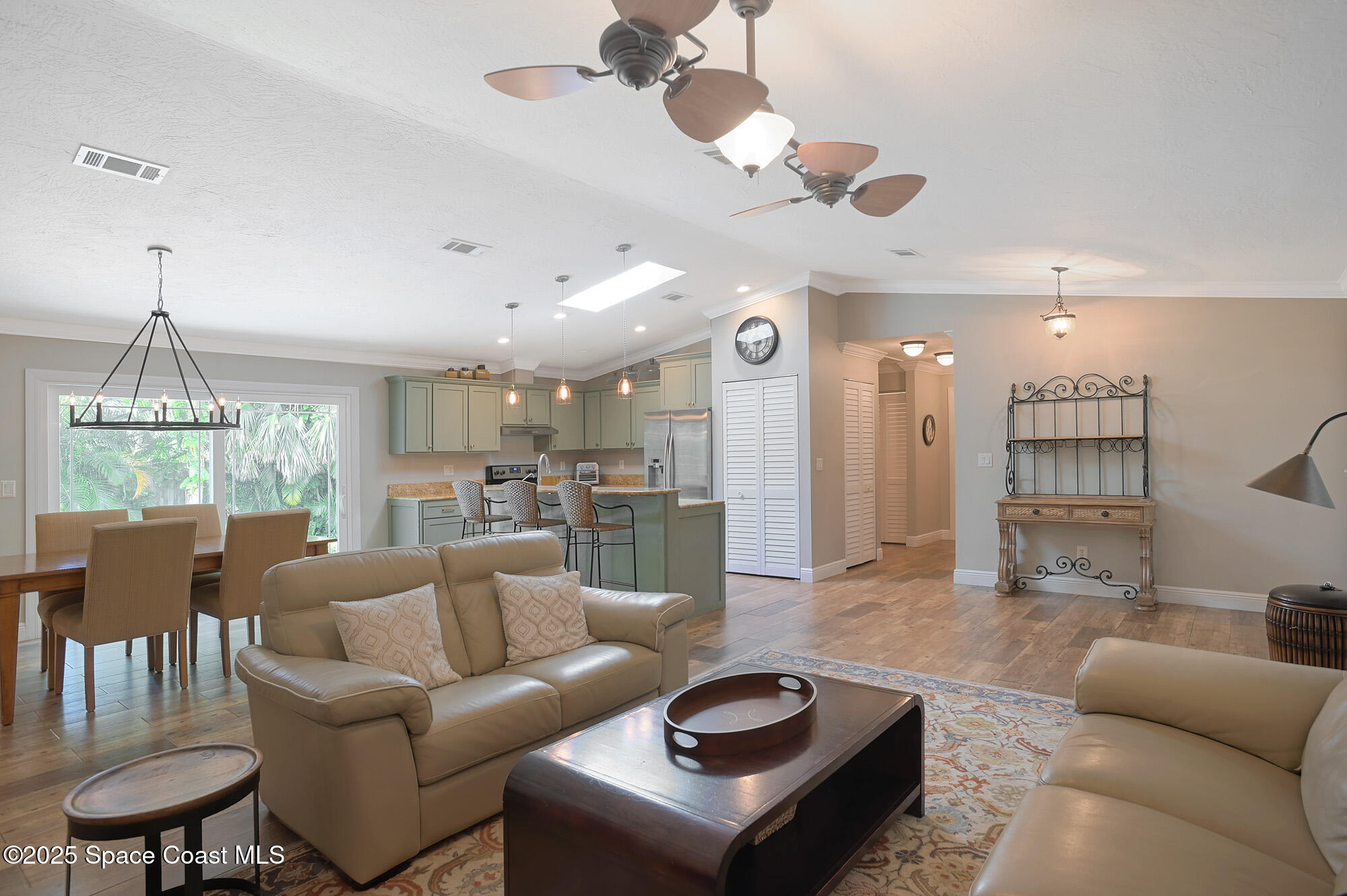 280 Pelican Drive
