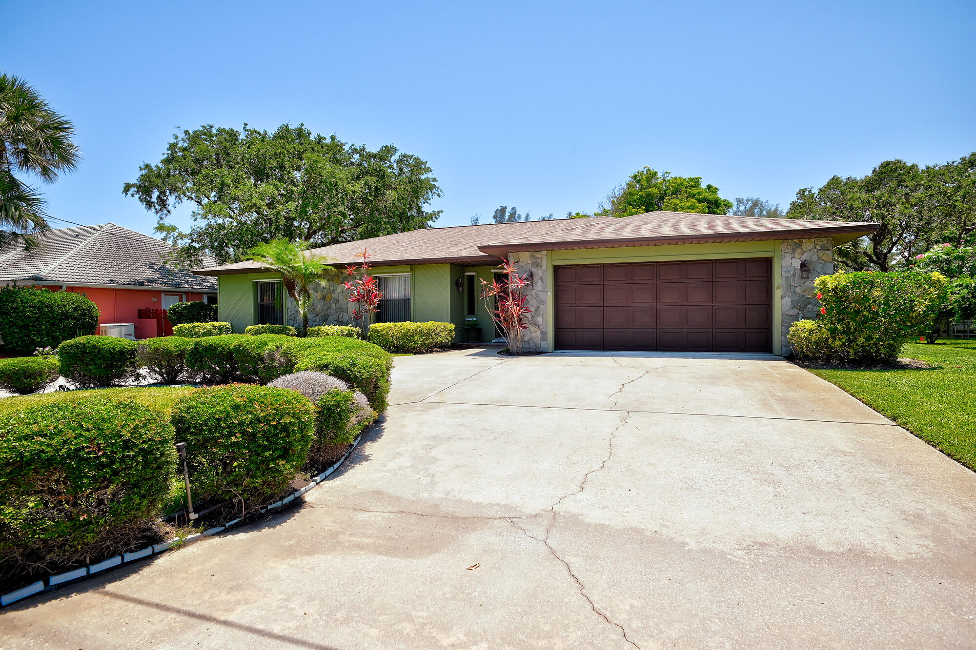 365 Beverly Court