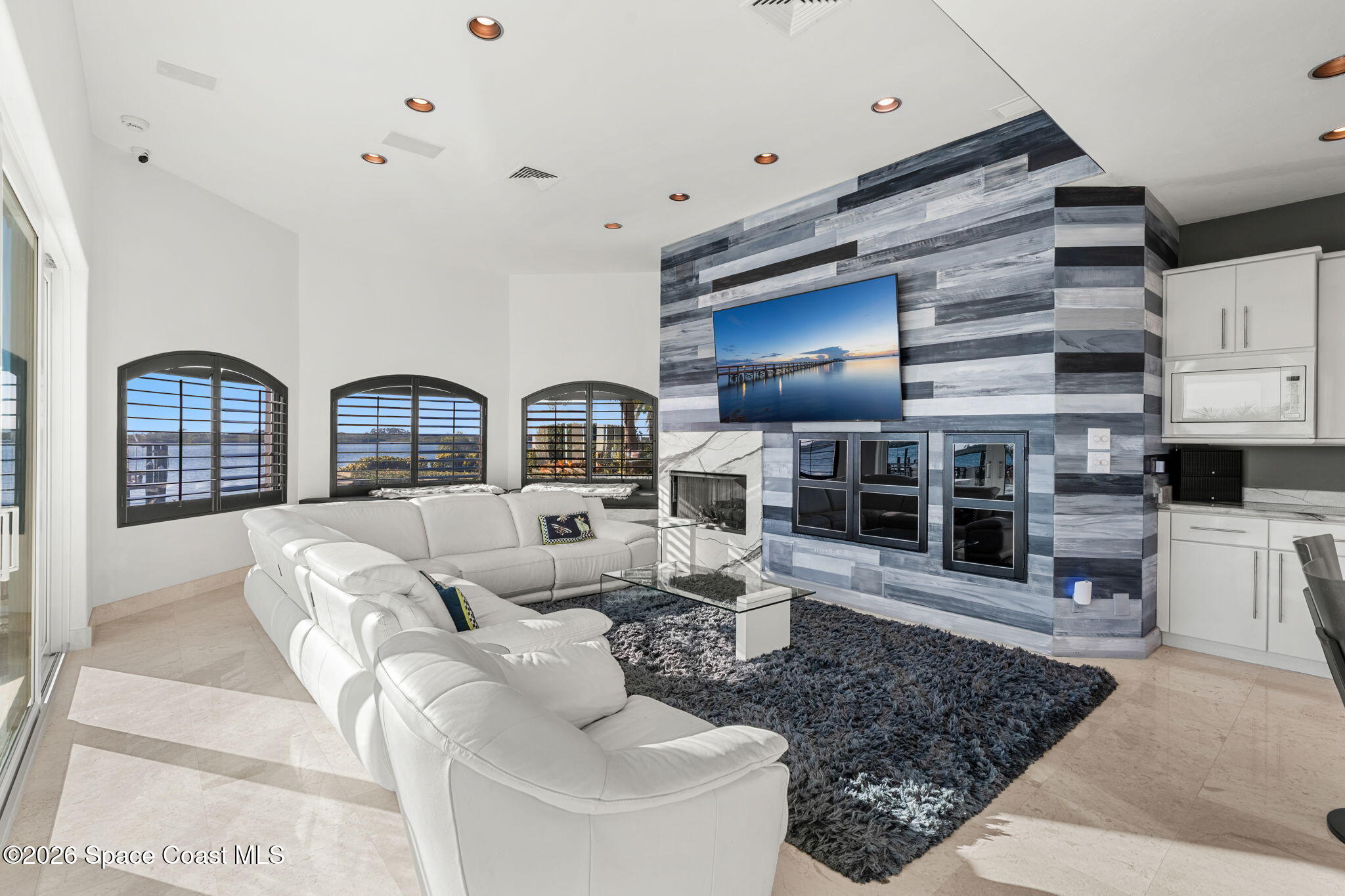 4828 S Peninsula Drive