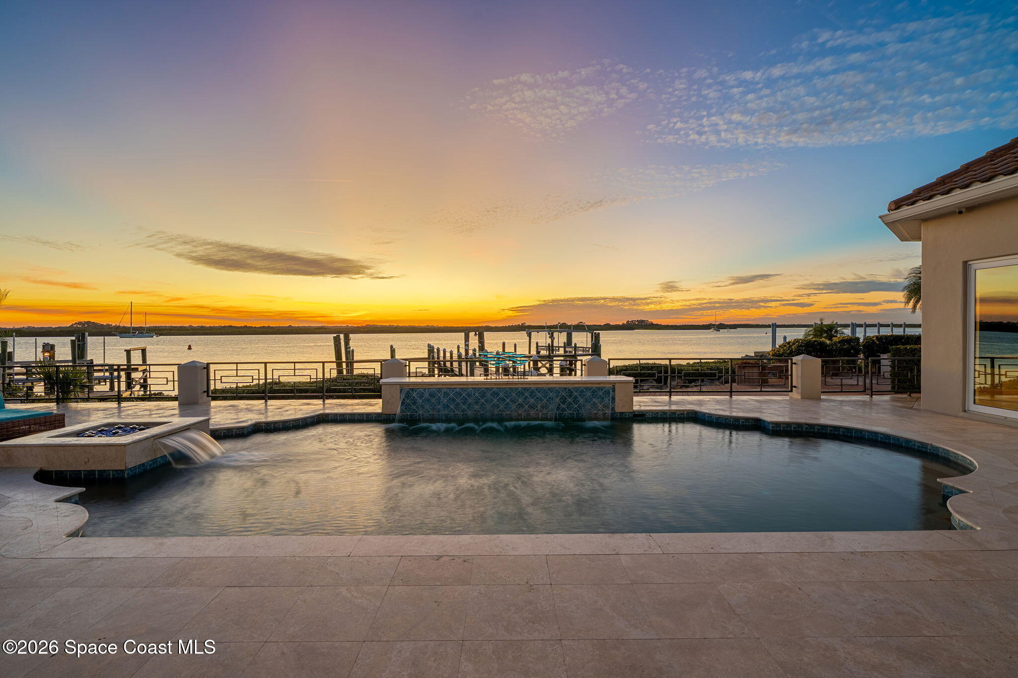 4828 S Peninsula Drive