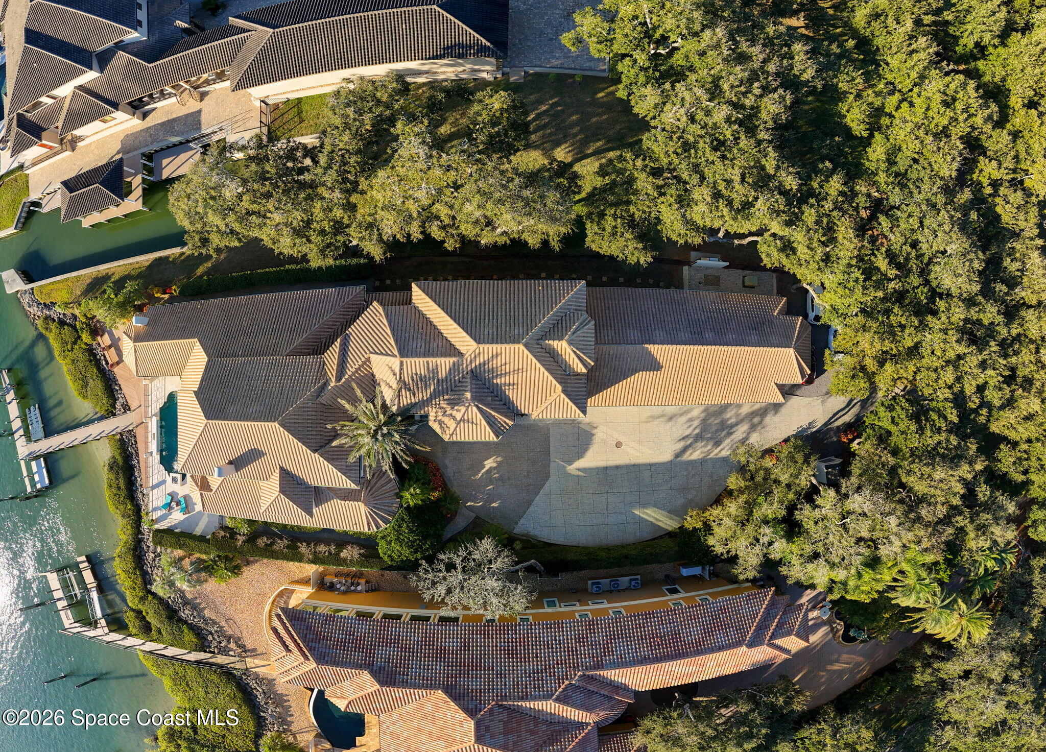 4828 S Peninsula Drive