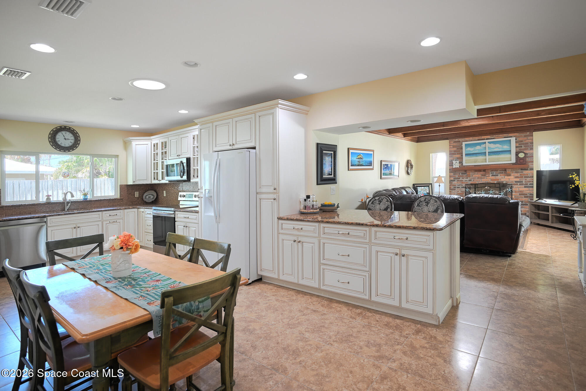 325 Hibiscus Trail