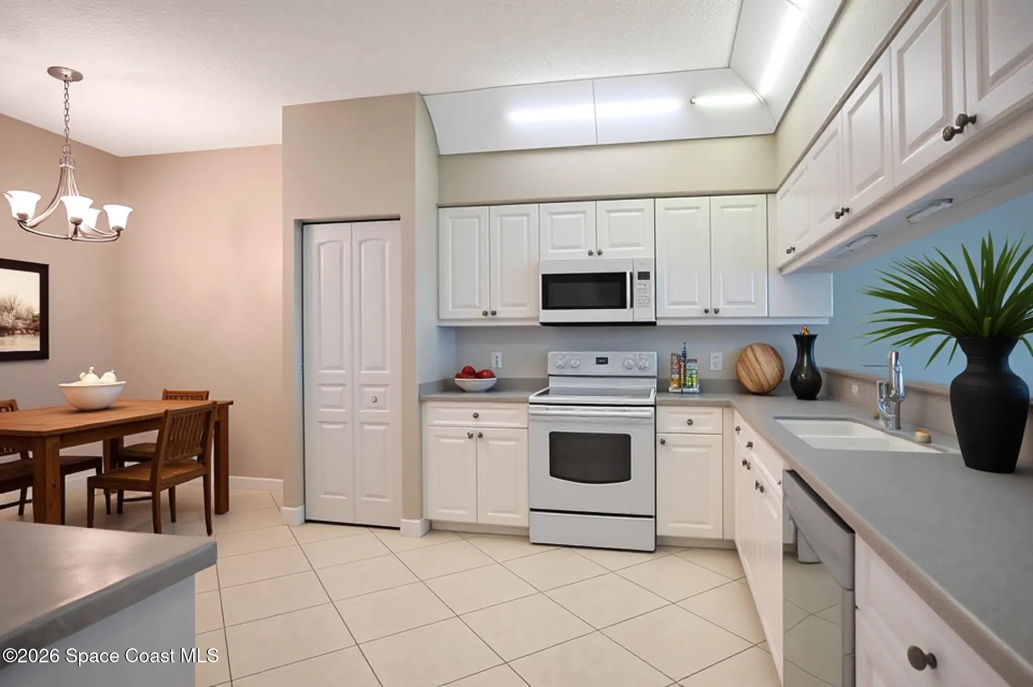 2095 Highway A1a Highway 4703