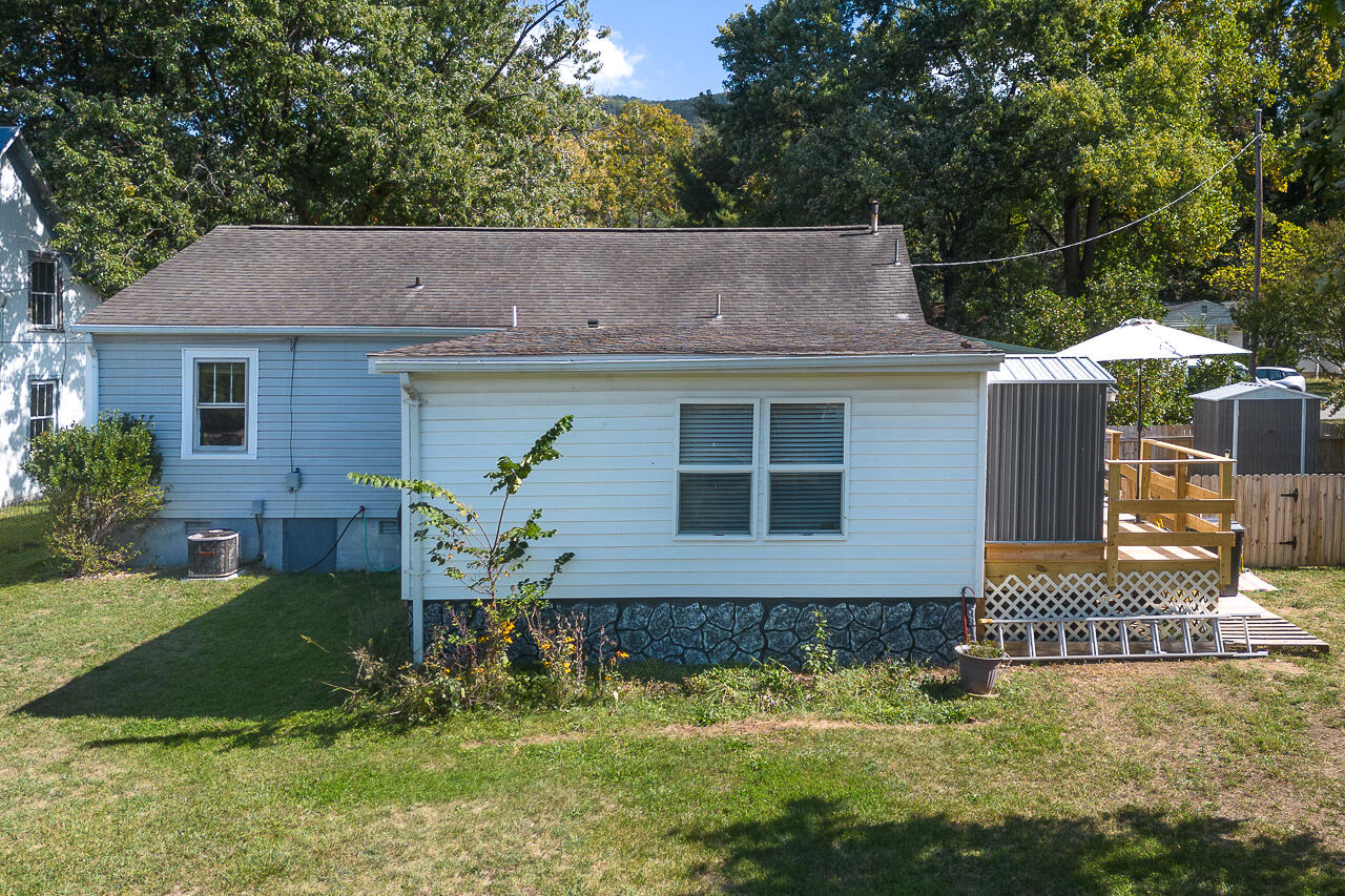 1543 Walnut Ave
