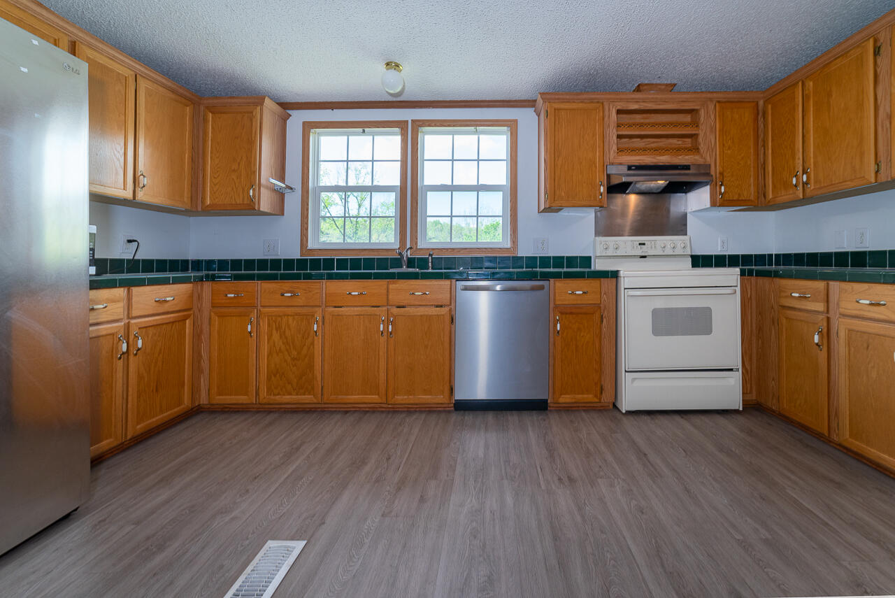 4766 W Midland Trl