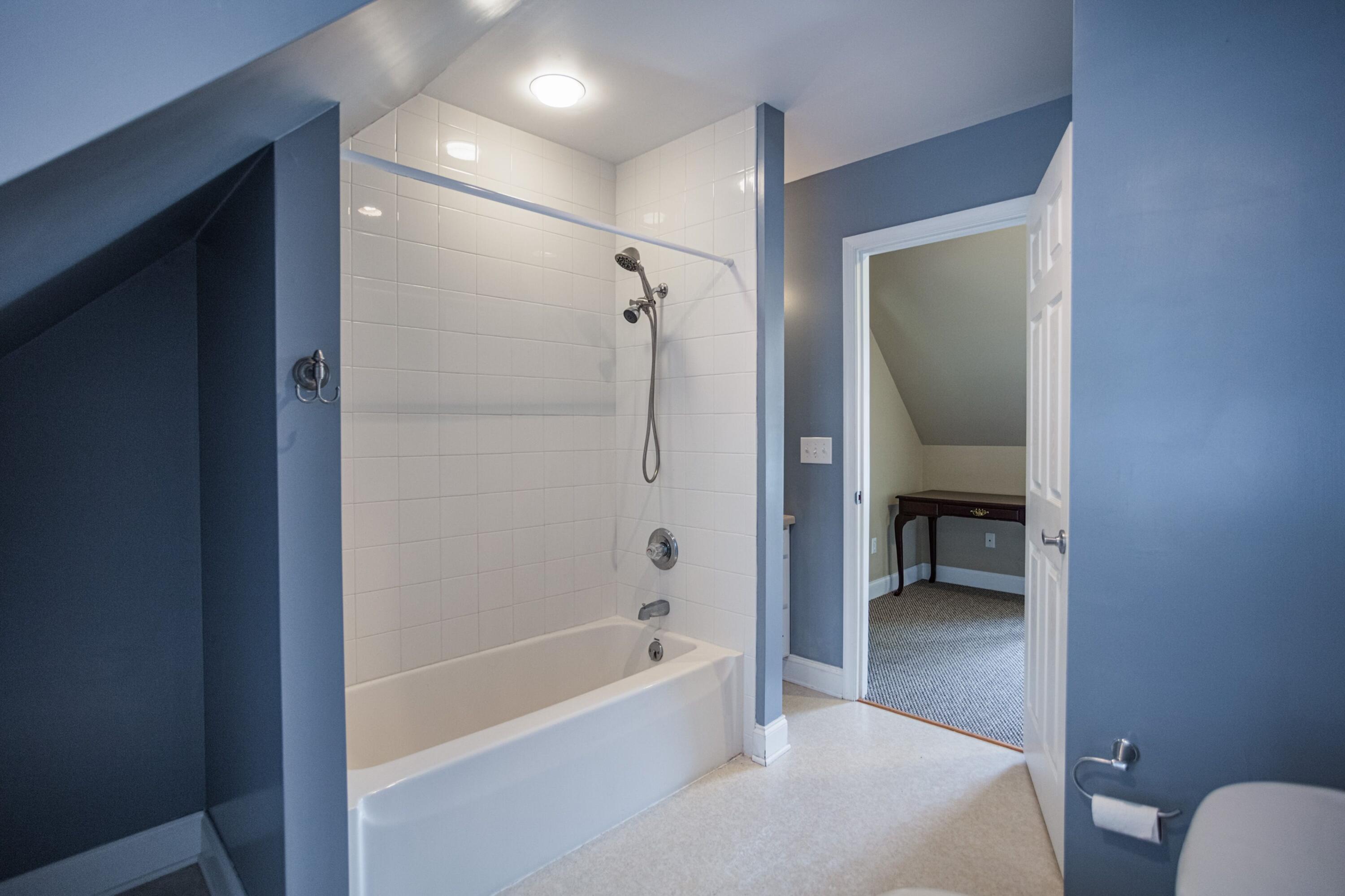 25 McCormick Ln