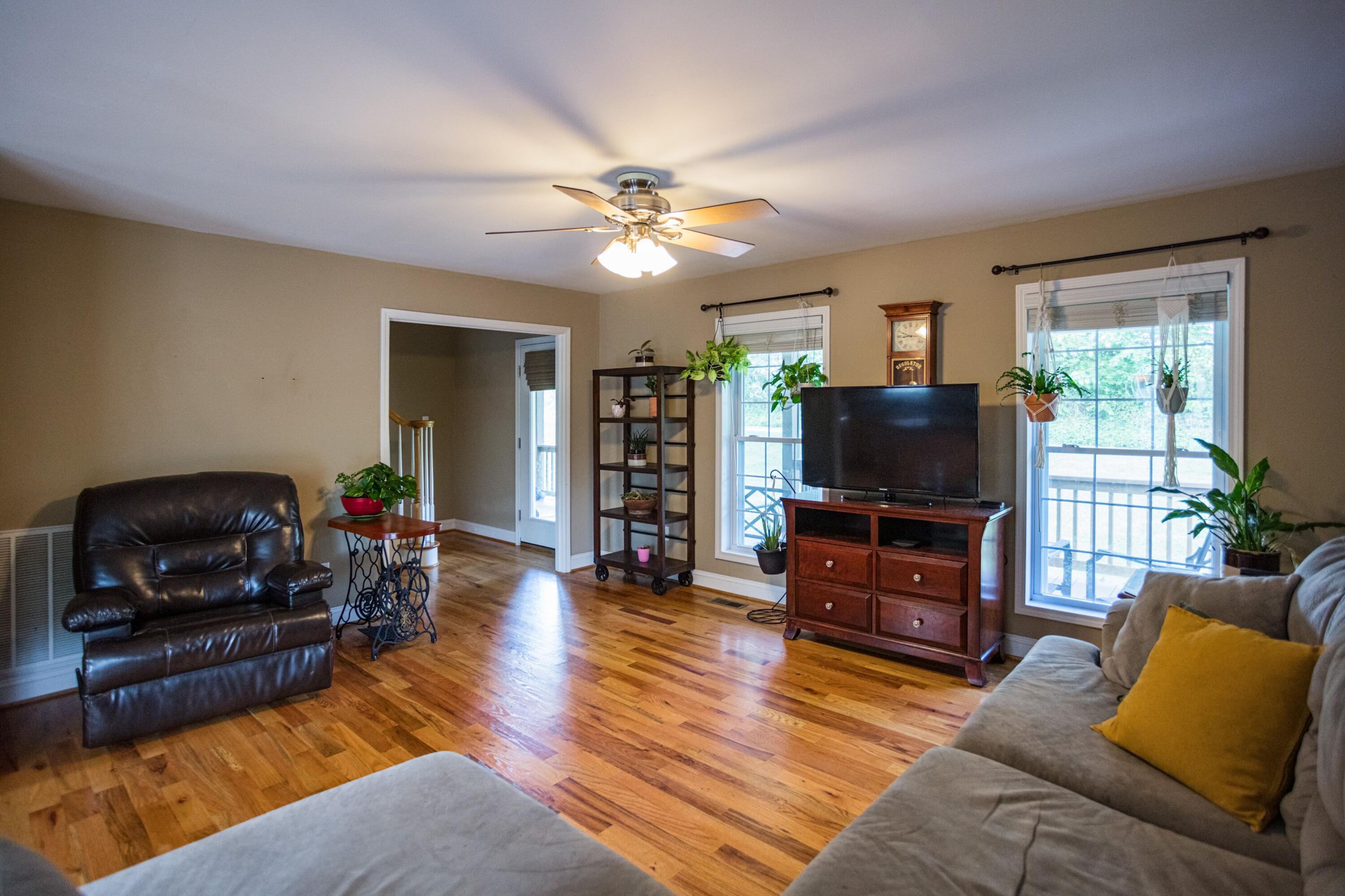 25 McCormick Ln