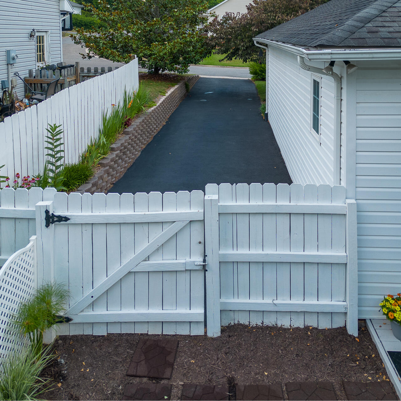 133 Colonnade Ave