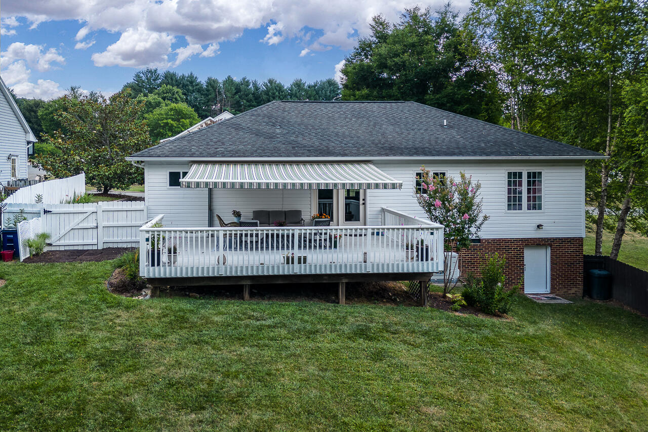 133 Colonnade Ave