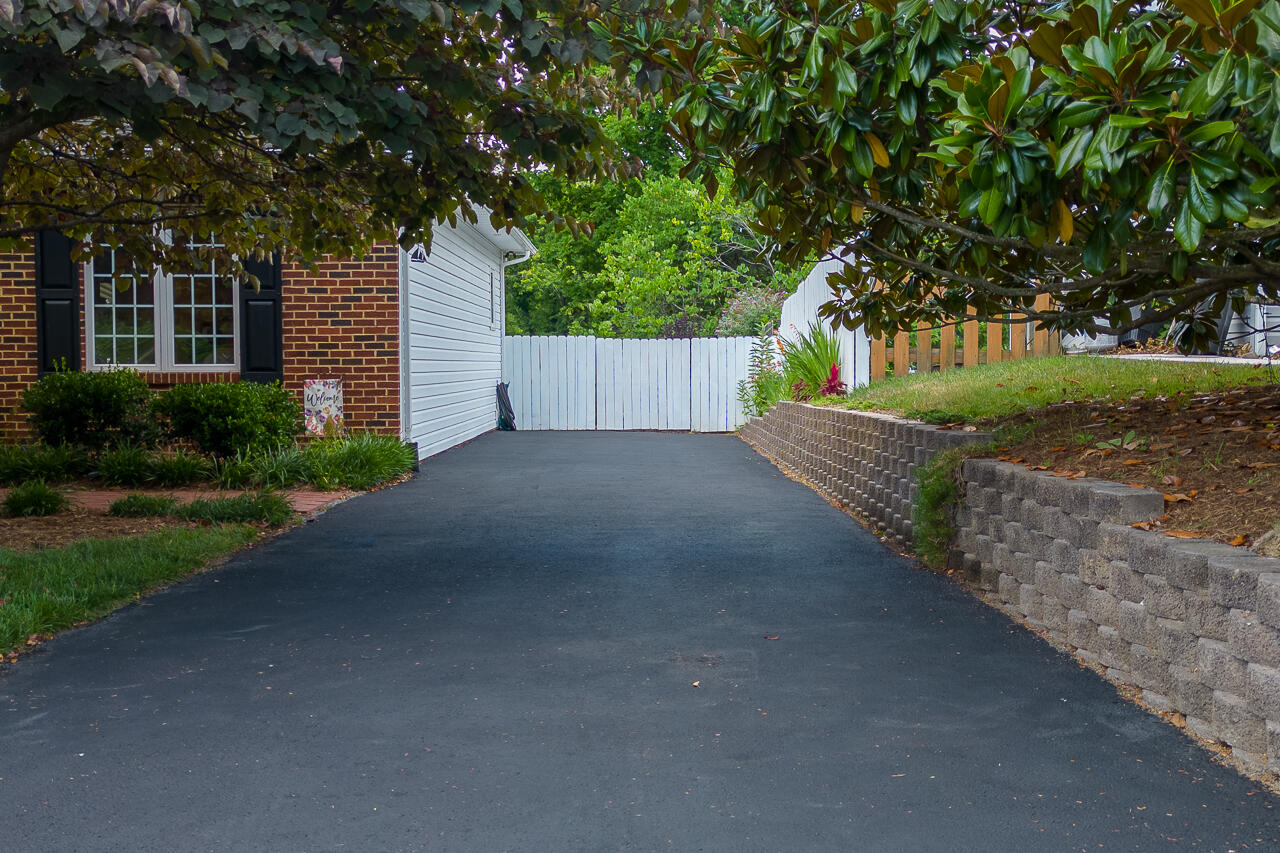 133 Colonnade Ave