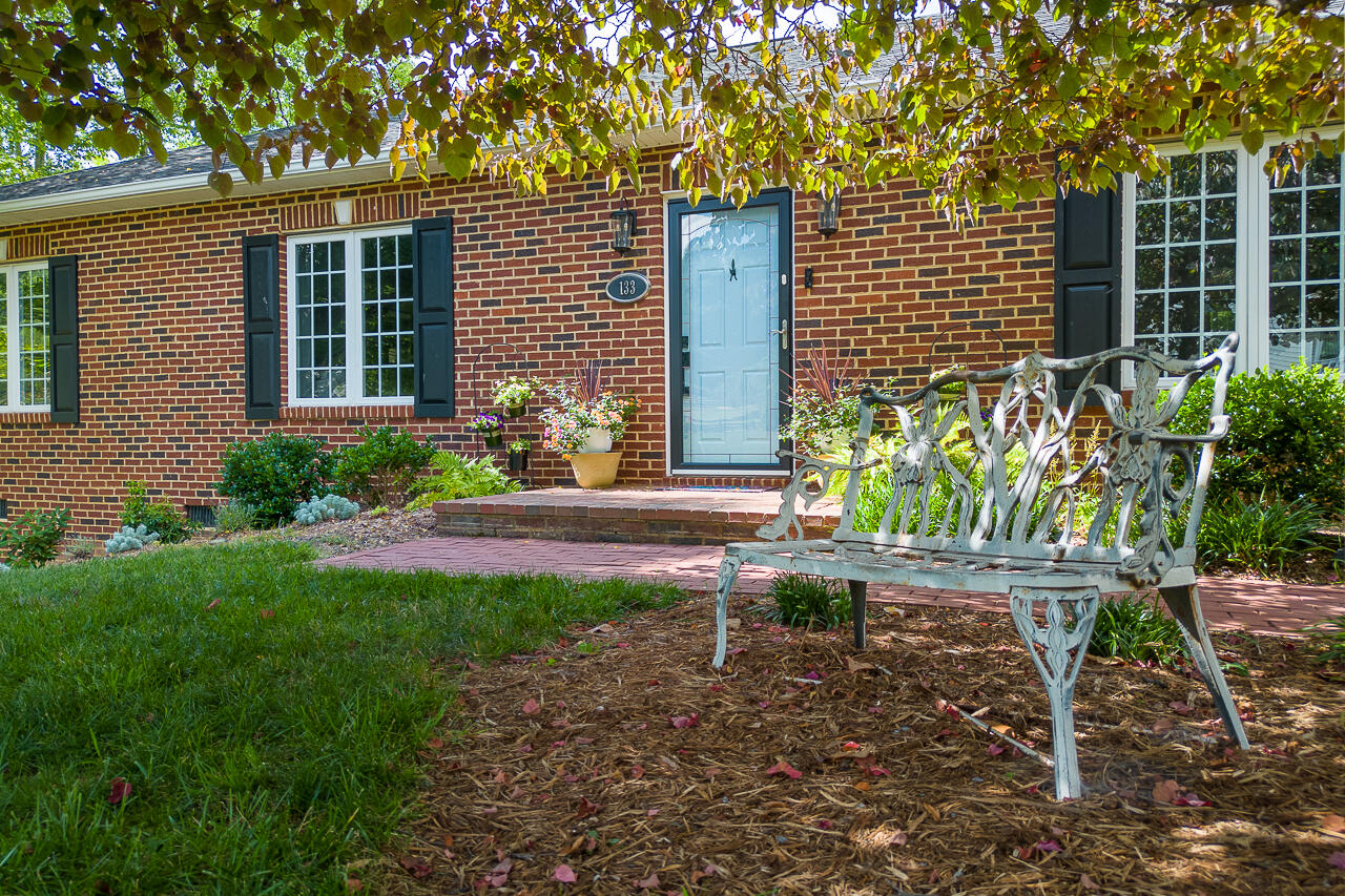 133 Colonnade Ave