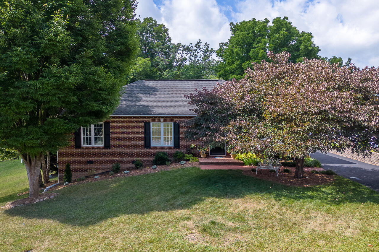 133 Colonnade Ave