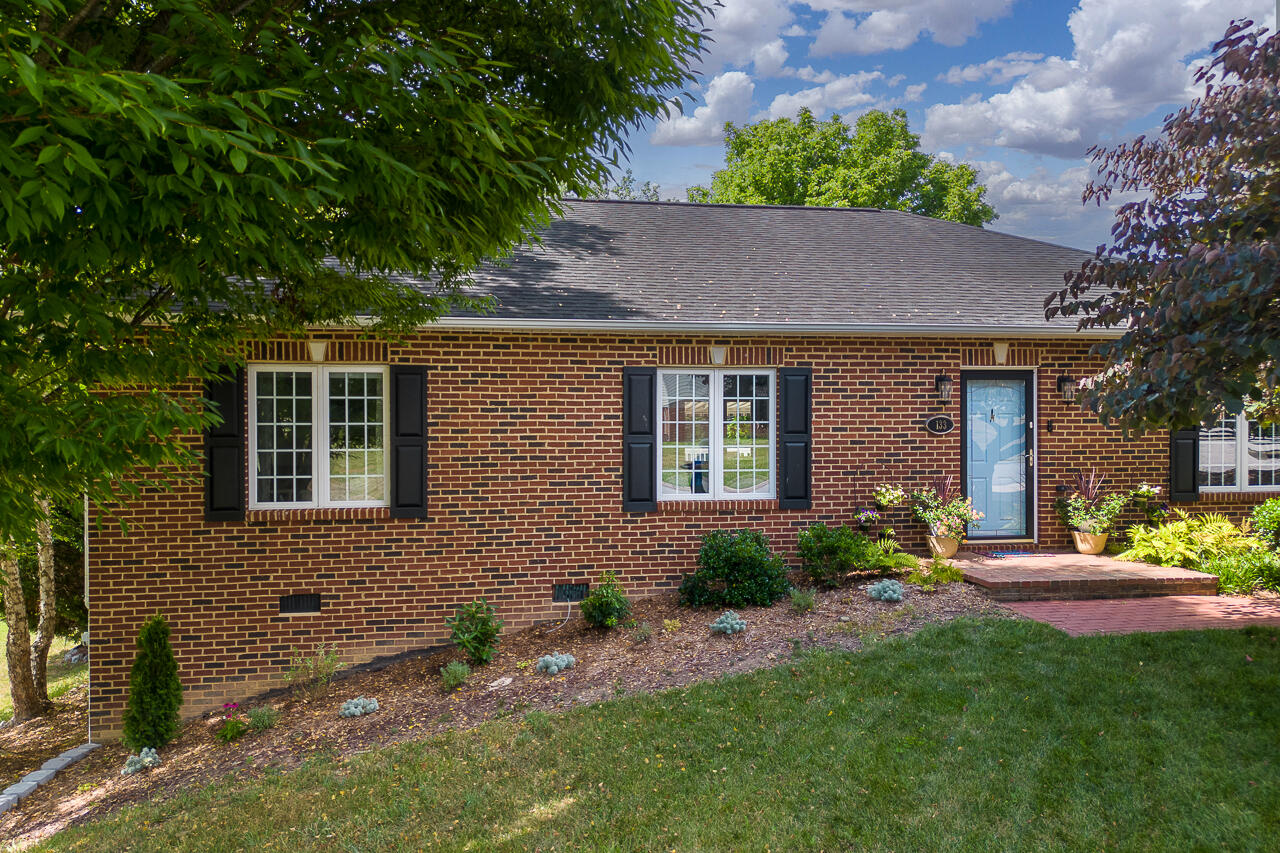 133 Colonnade Ave