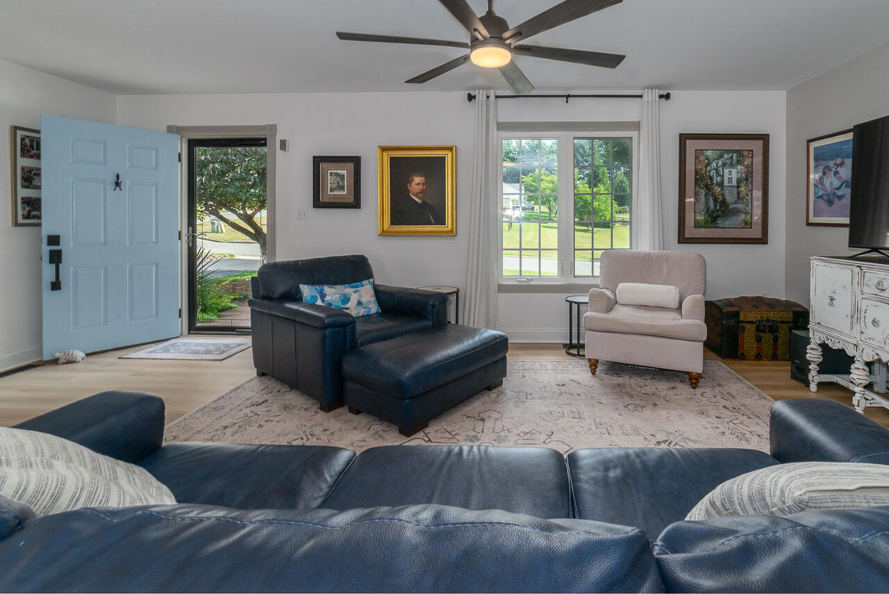 133 Colonnade Ave