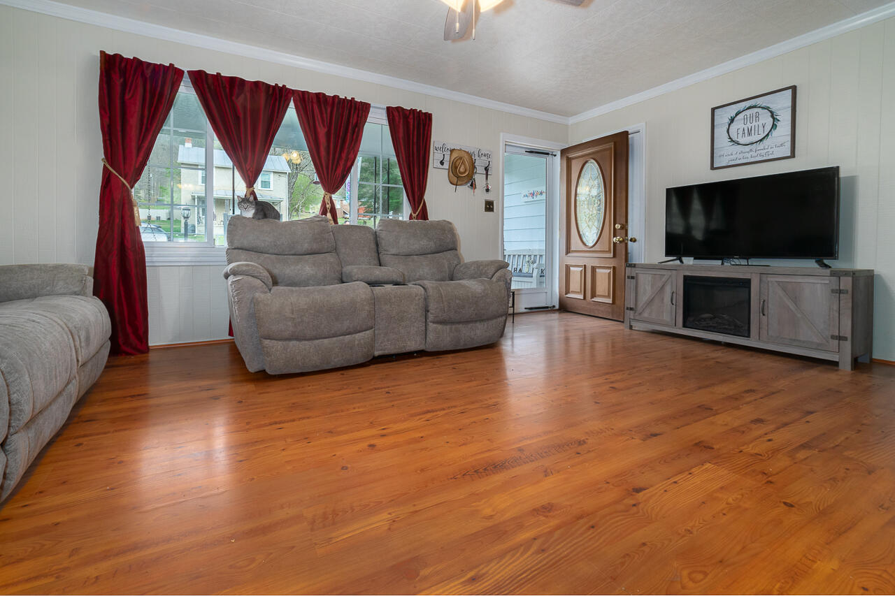 1843 Cedar Ave