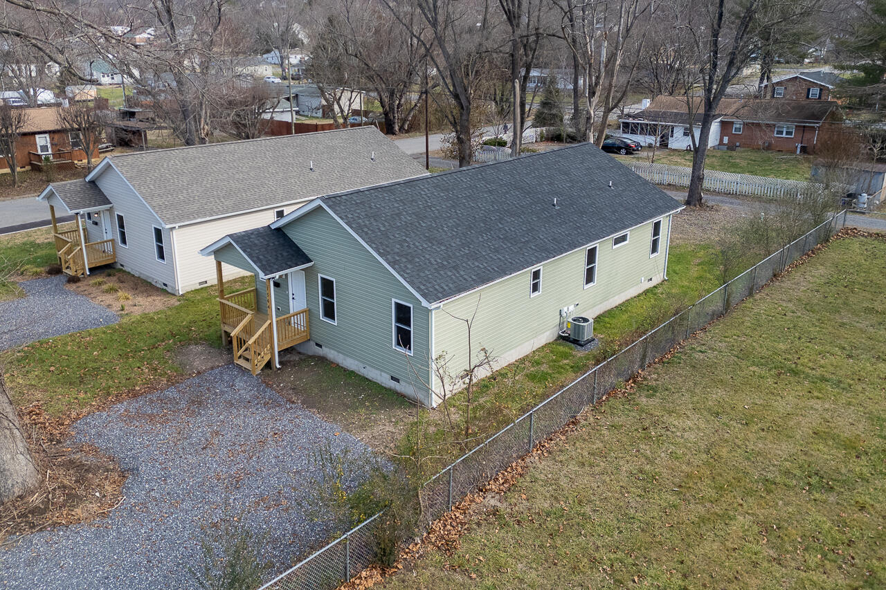 1564 Maple Ave