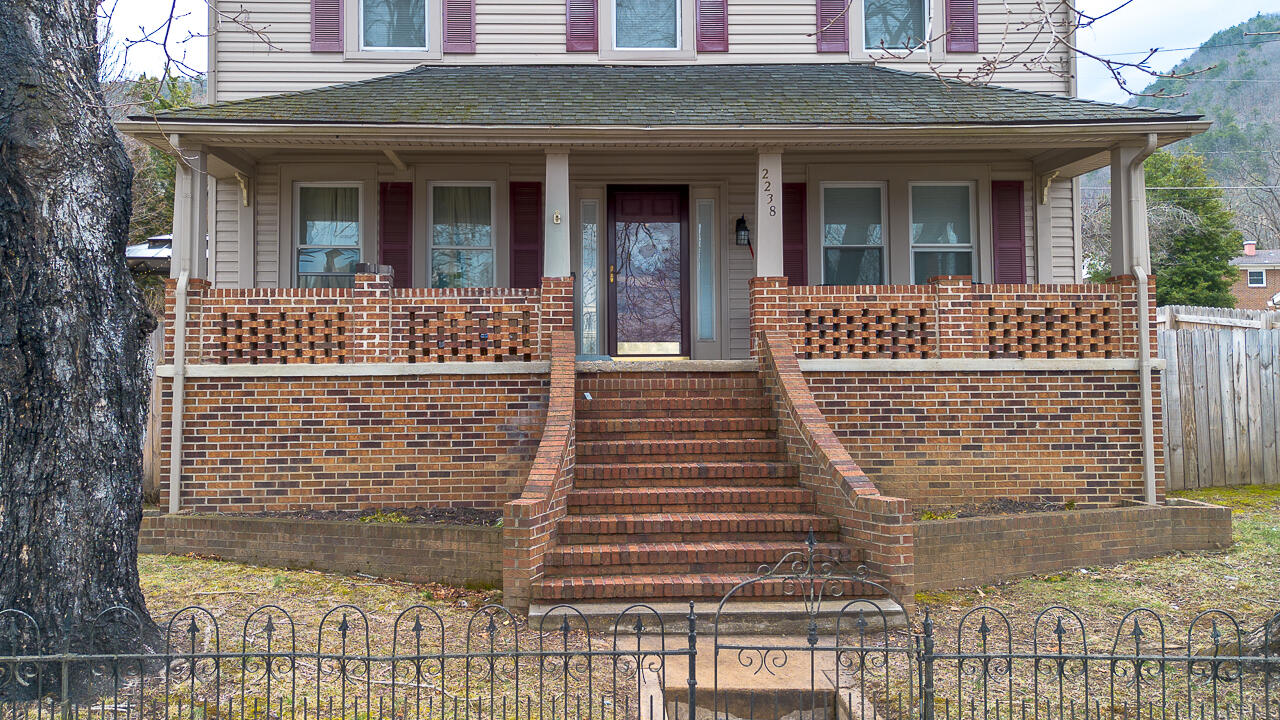 2238 Spruce Ave