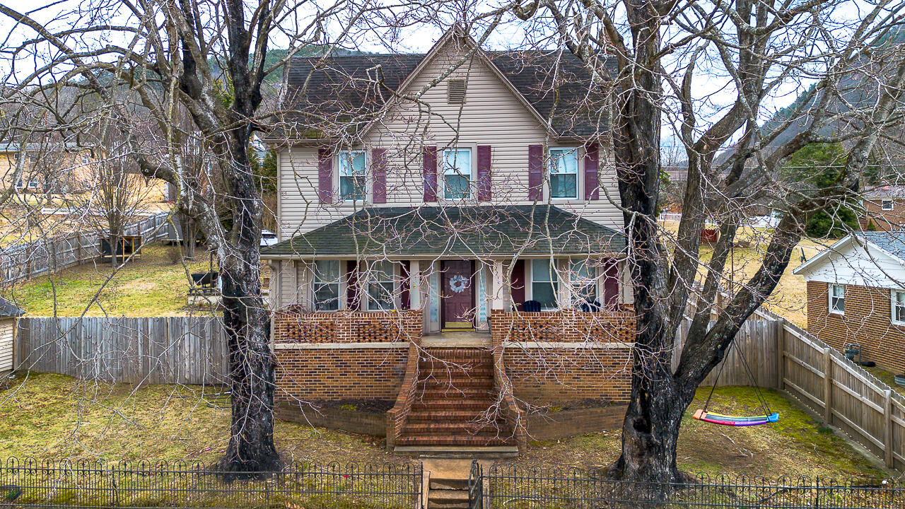 2238 Spruce Ave