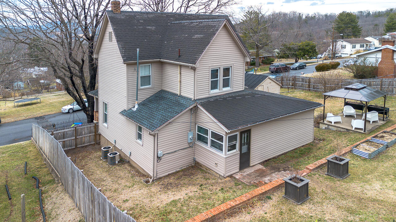 2238 Spruce Ave