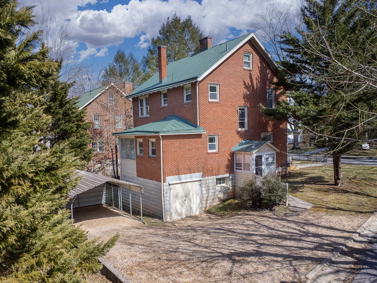 9 Westside Ct