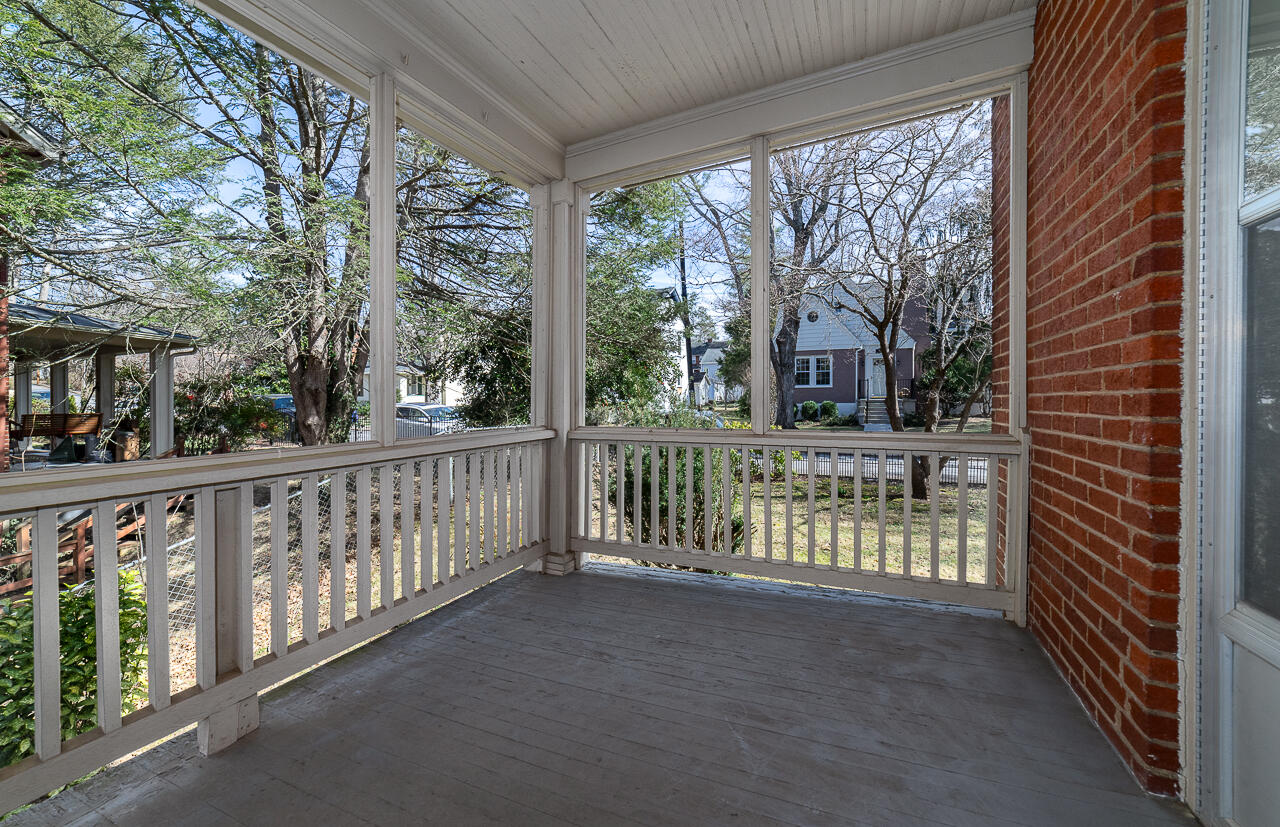 9 Westside Ct