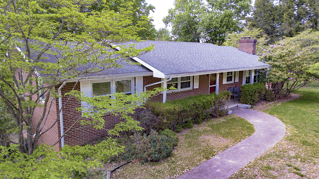 2311 Holly Ave