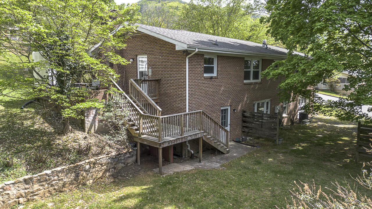 2311 Holly Ave