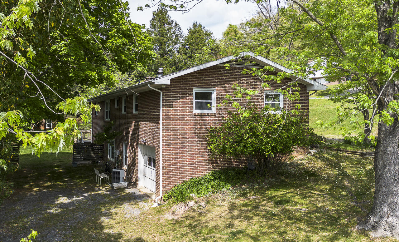 2311 Holly Ave