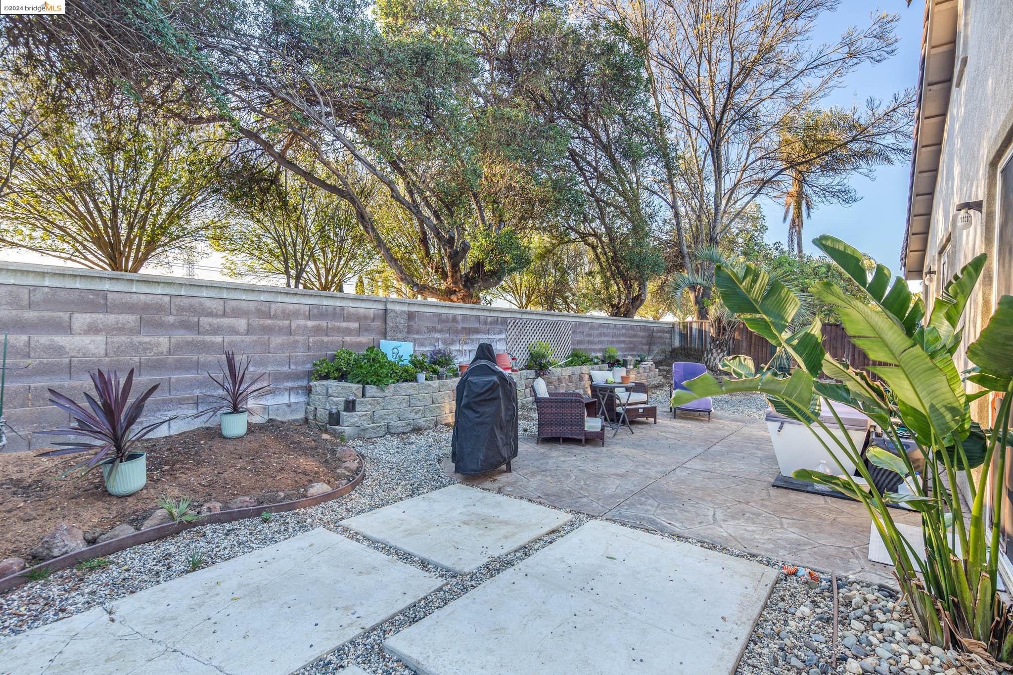2524 Crescent Way